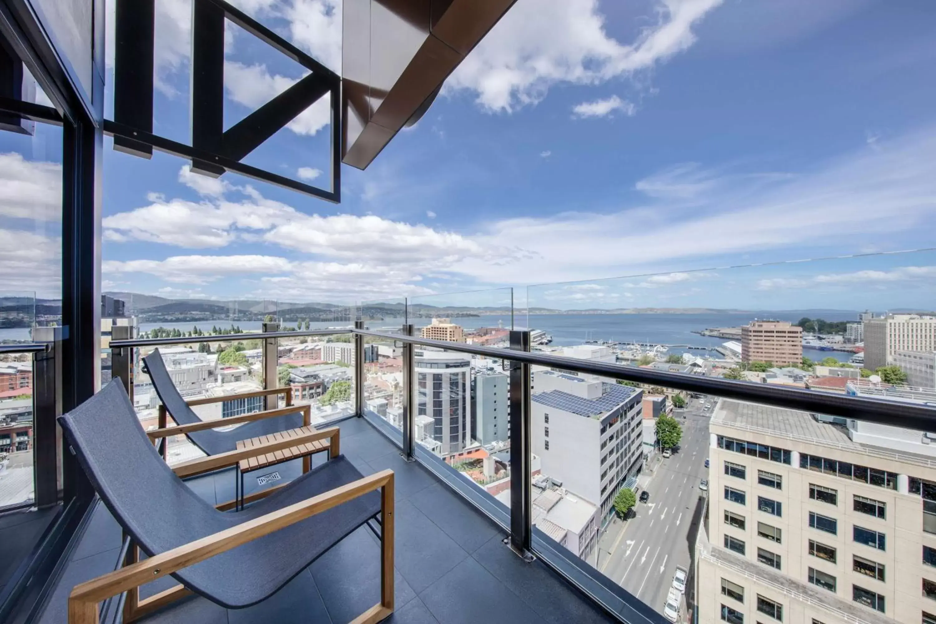 Bedroom, Balcony/Terrace in Vibe Hotel Hobart