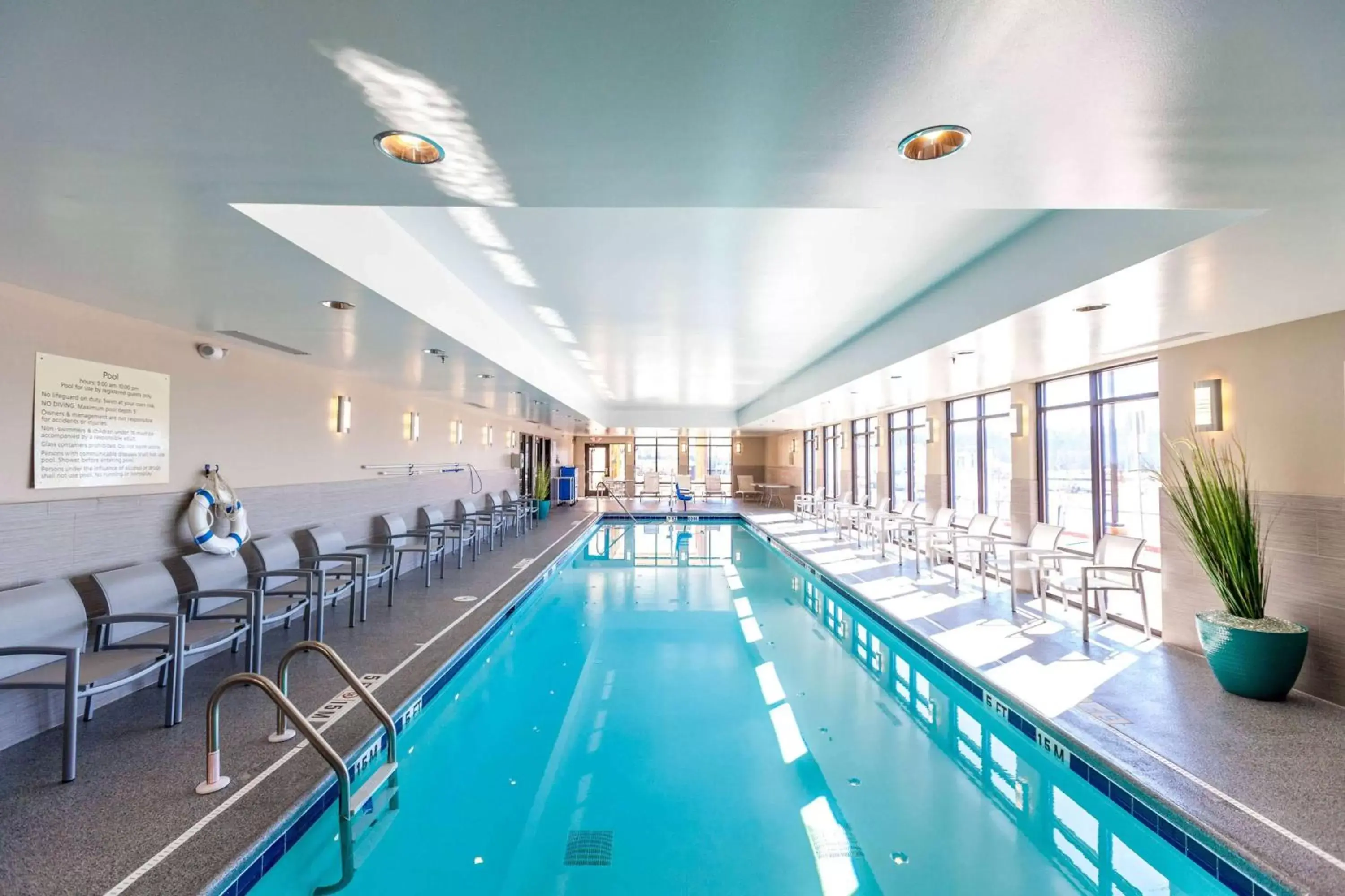 Pool view, Swimming Pool in Hampton Inn Emerson - Lakepoint, Ga