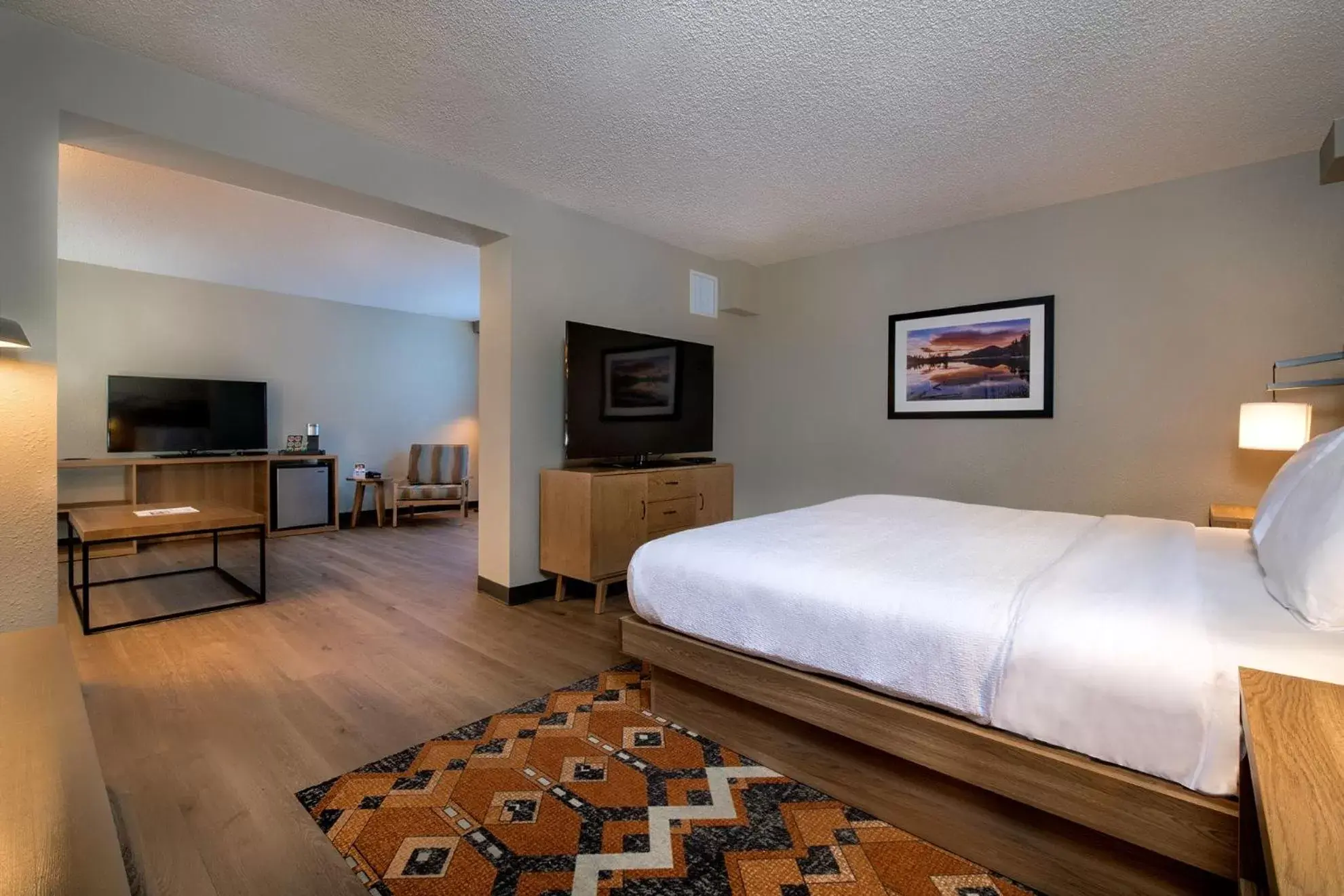 Bedroom, Bed in The Ridgeline Hotel, Estes Park, Ascend Hotel Collection