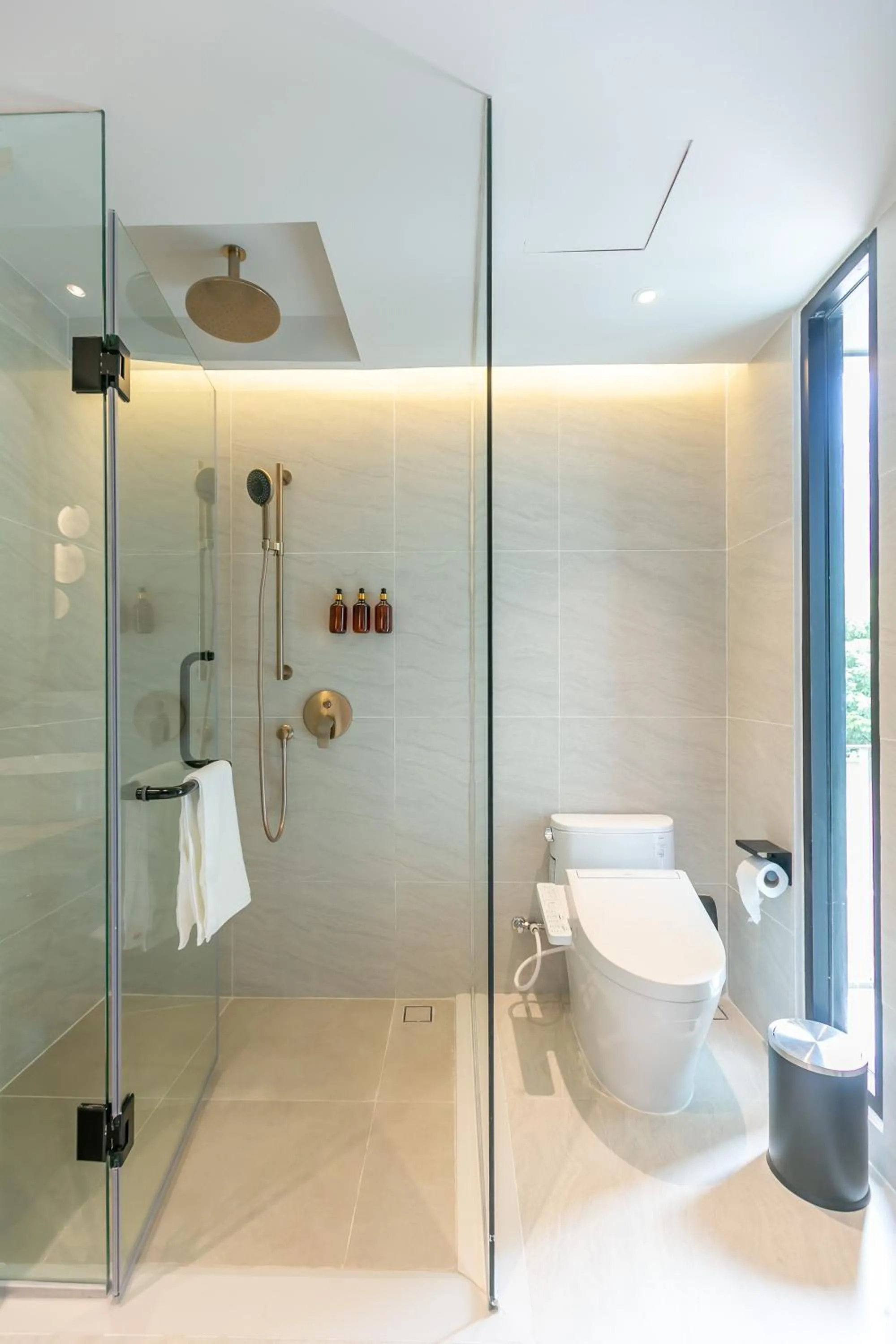 Shower in The SACHA Apart-Hotel Thonglor