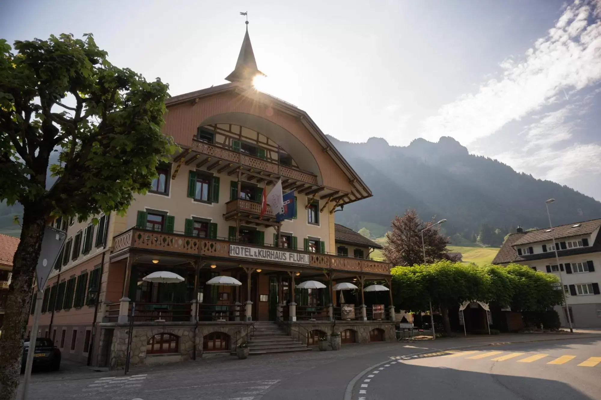 Facade/entrance, Property Building in FLÜHLI Hotel Kurhaus