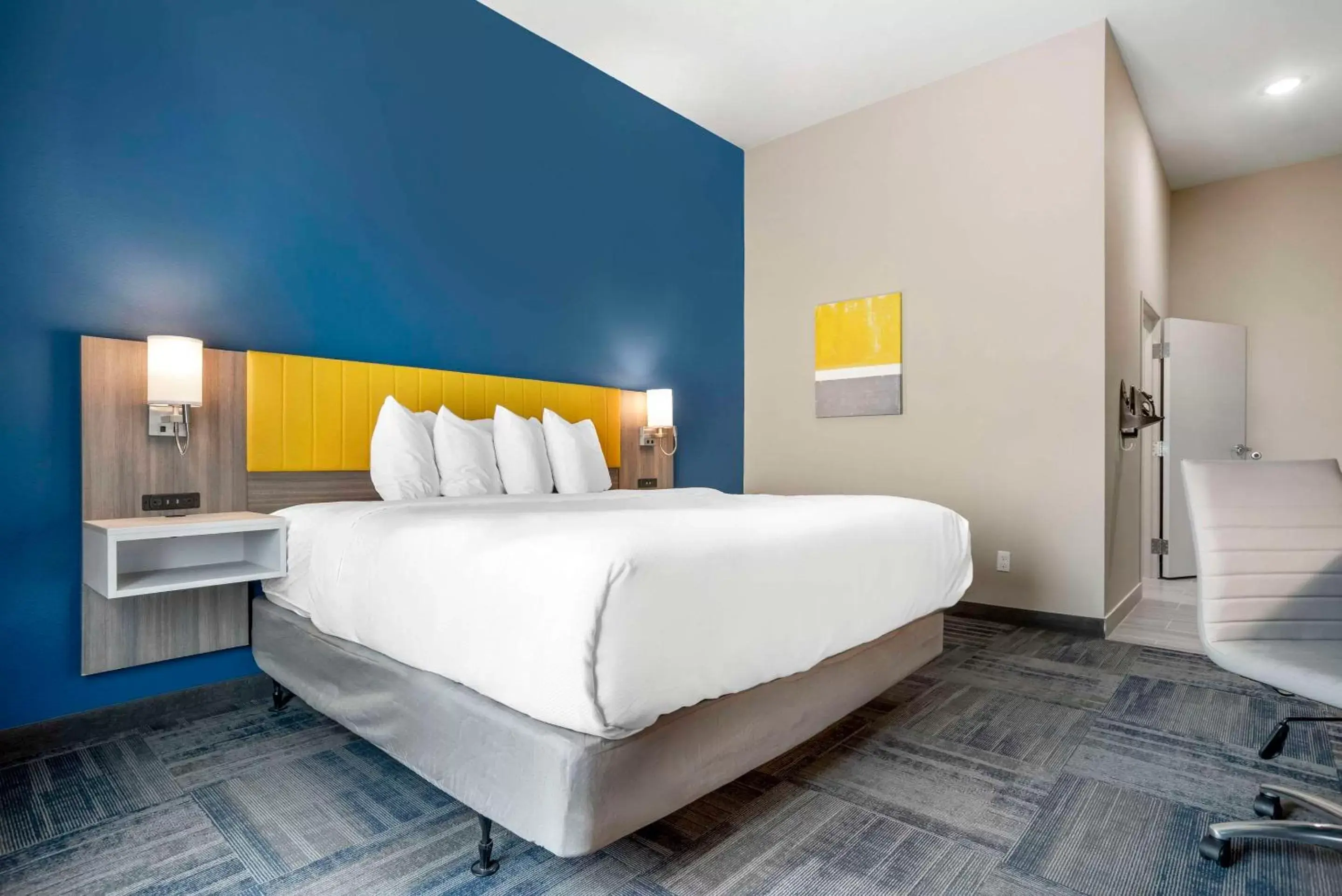 Bedroom, Bed in Comfort Inn & Suites