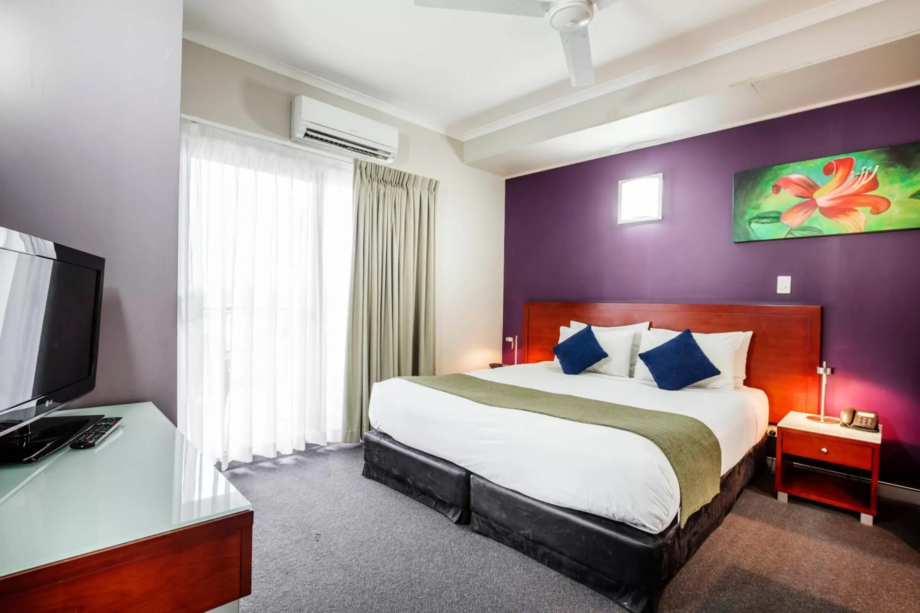 Bedroom, Bed in Novotel Darwin Airport