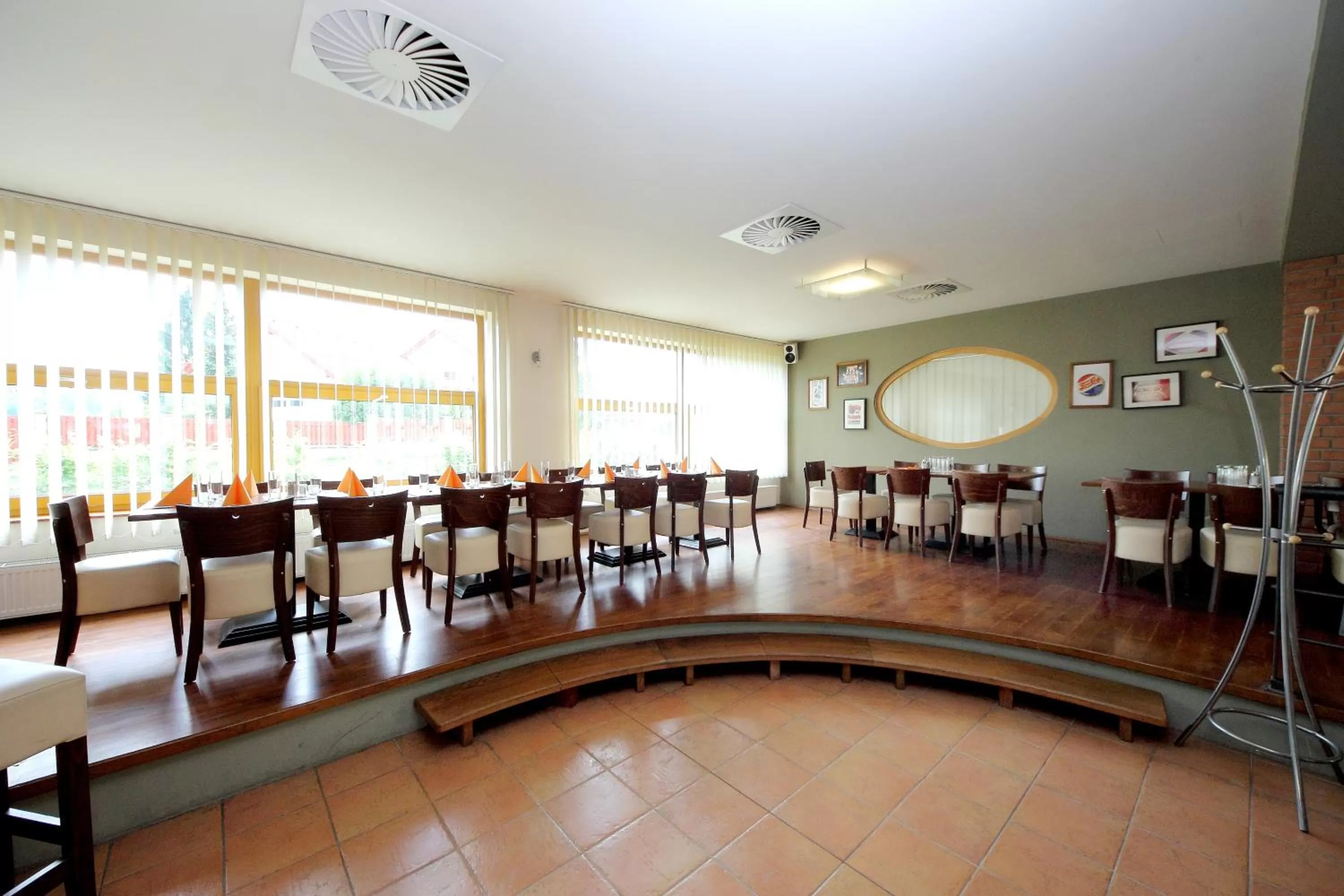 Restaurant/places to eat in Hotel S-centrum