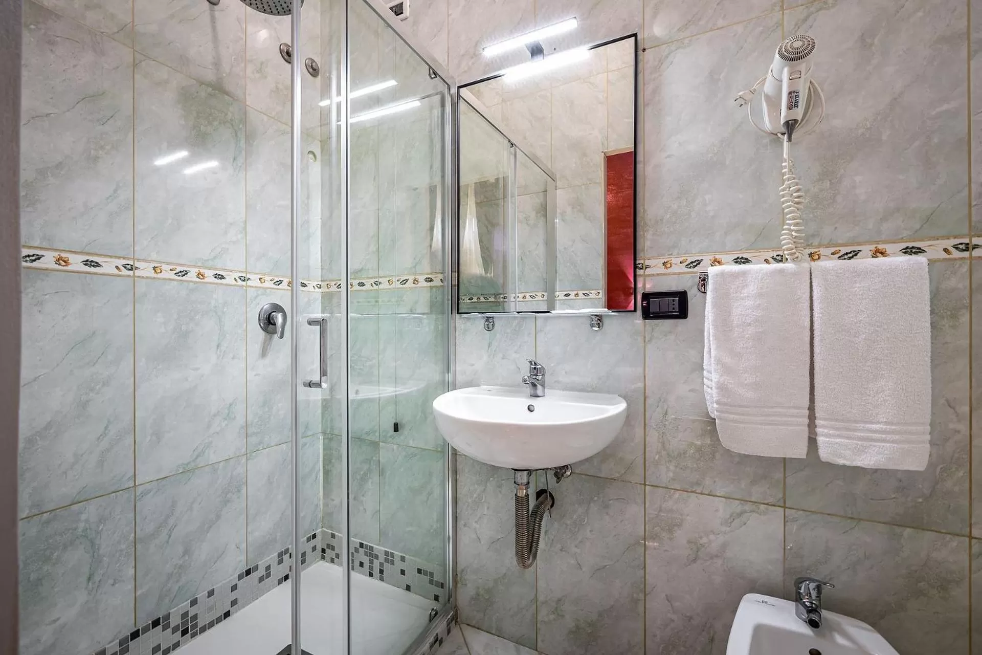 Bathroom in HOTEL VENETO con accesso ZTL