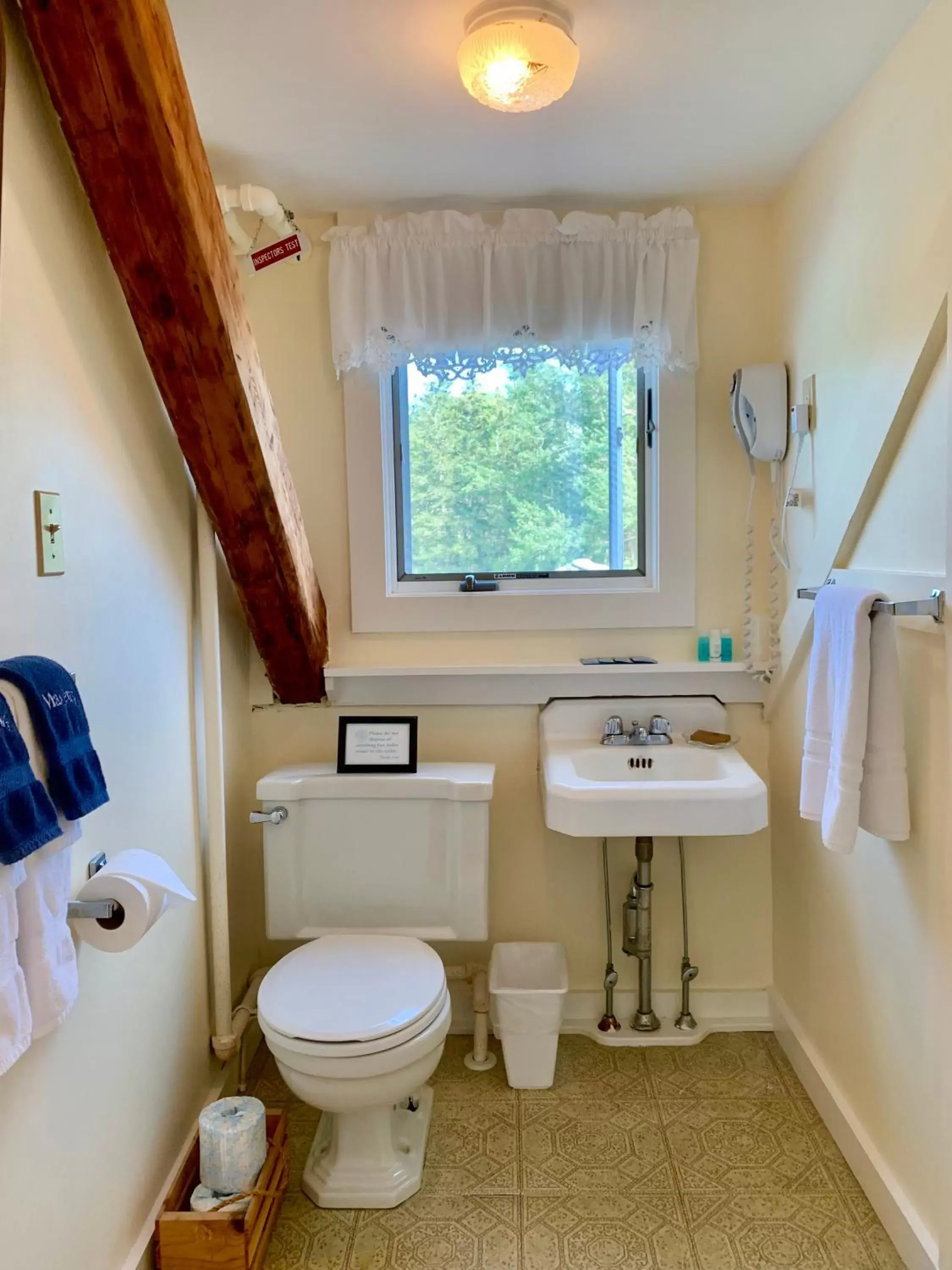 Bathroom in Seaside Inn