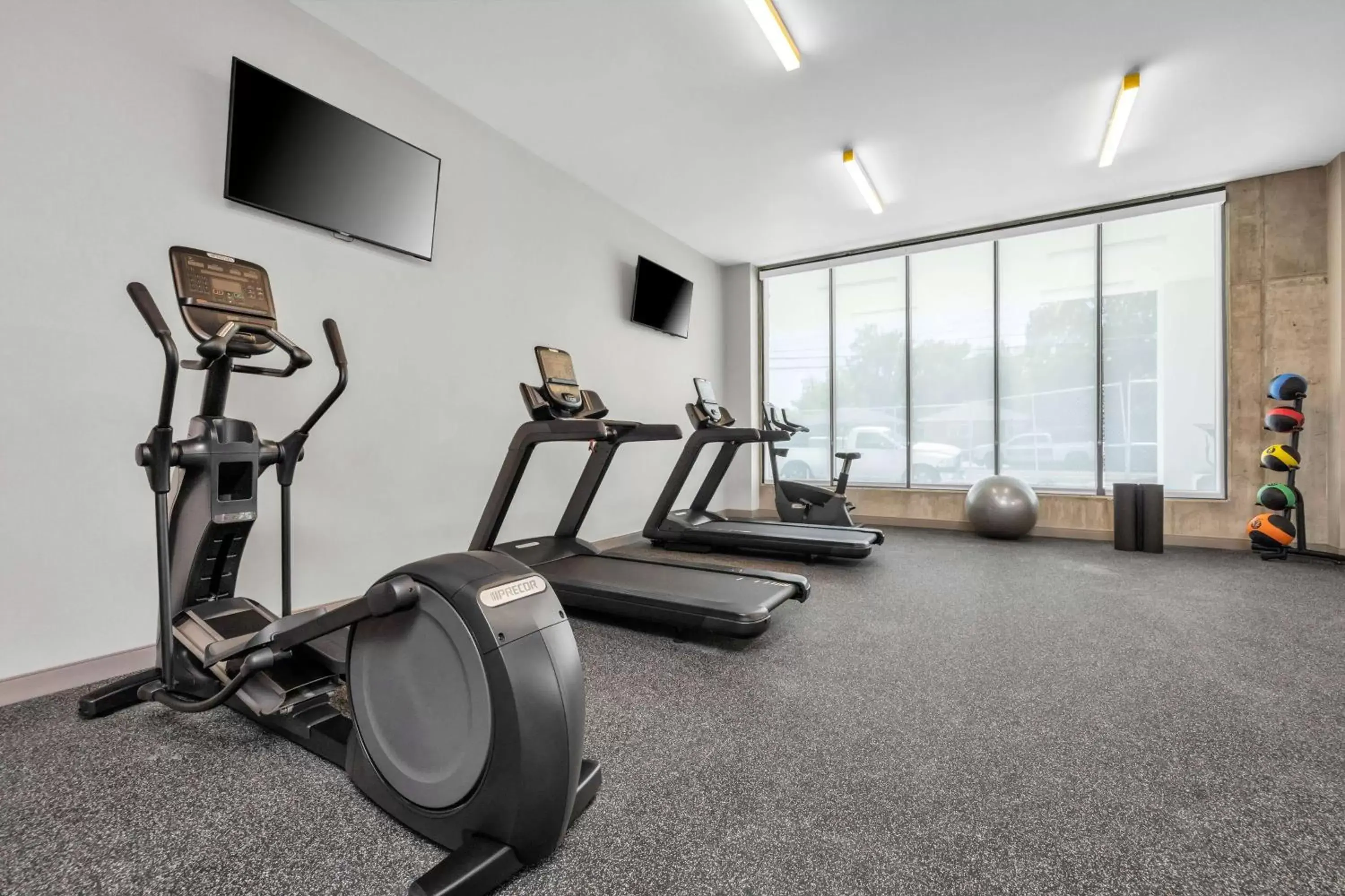 Fitness centre/facilities, Fitness Center/Facilities in La Quinta Inn & Suites by Wyndham San Jose Silicon Valley