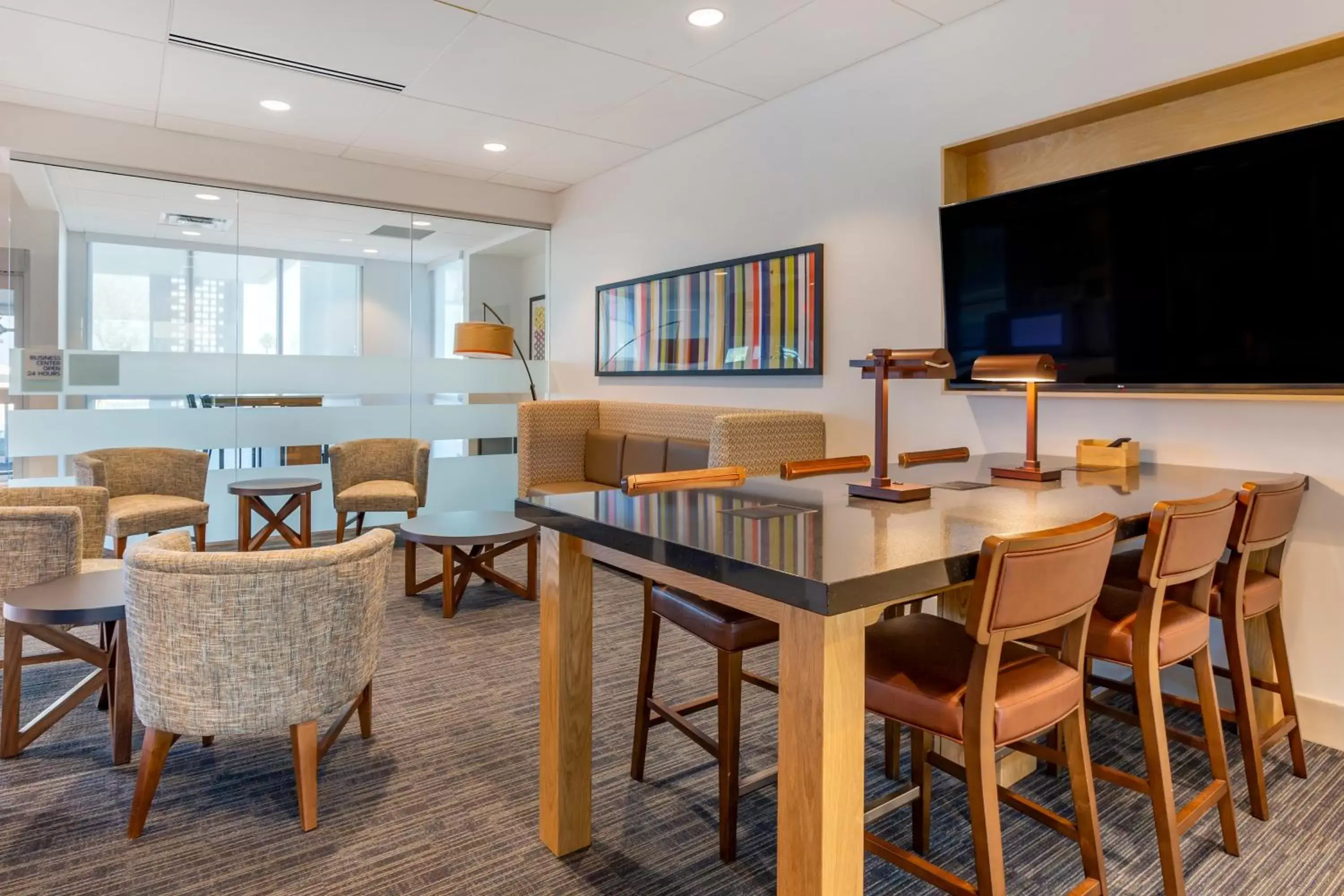 Lobby or reception, Lounge/Bar in Holiday Inn Express & Suites - Phoenix Dwtn - State Capitol, an IHG Hotel