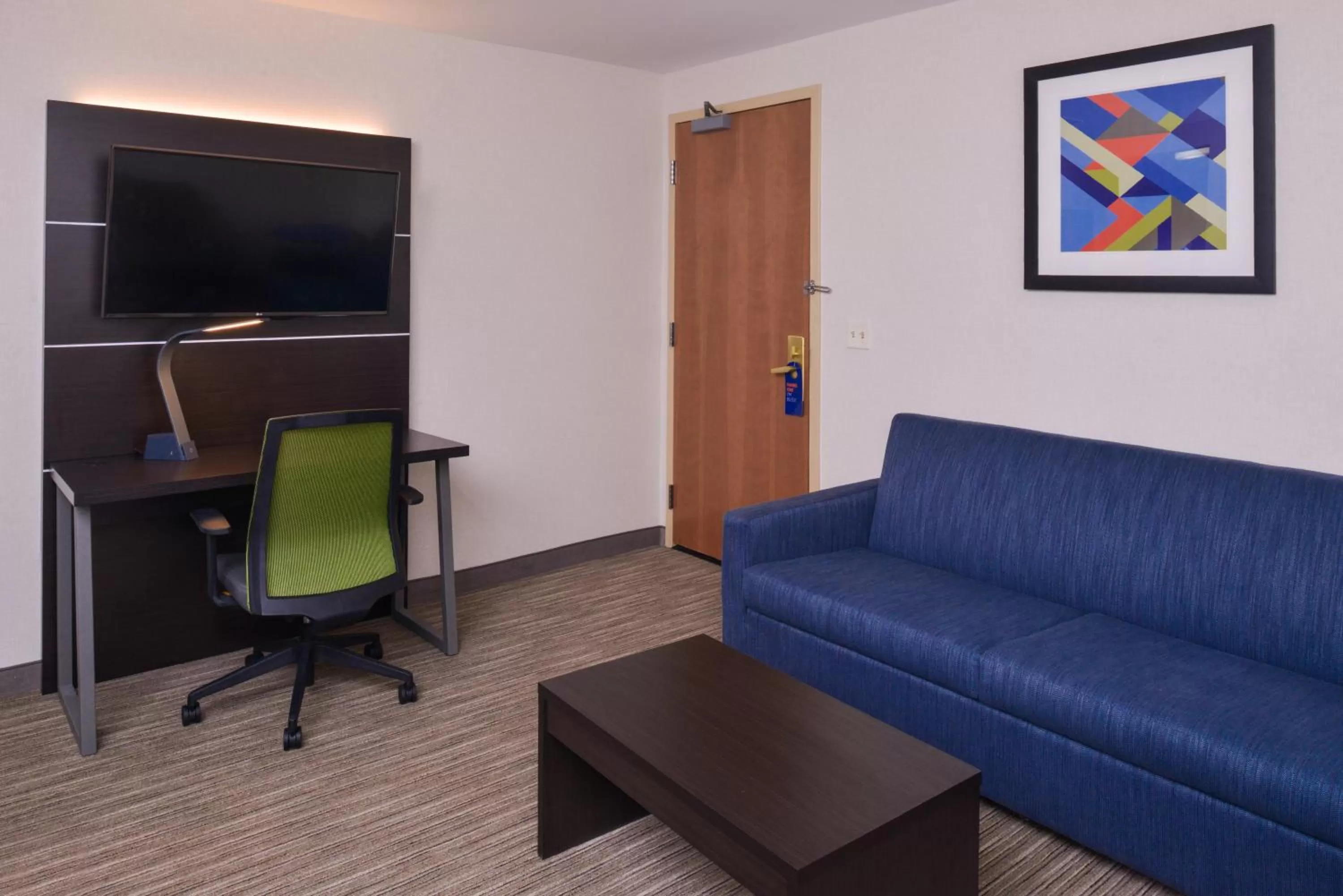 Bedroom in Holiday Inn Express Hotel & Suites Southfield - Detroit by IHG