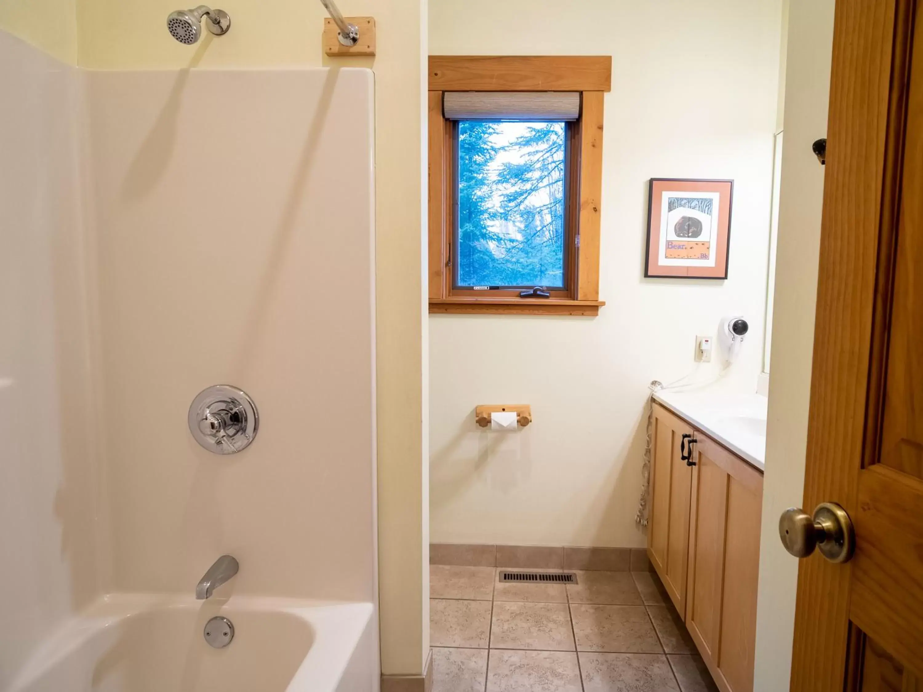 Bathroom in Caribou Highlands Lodge