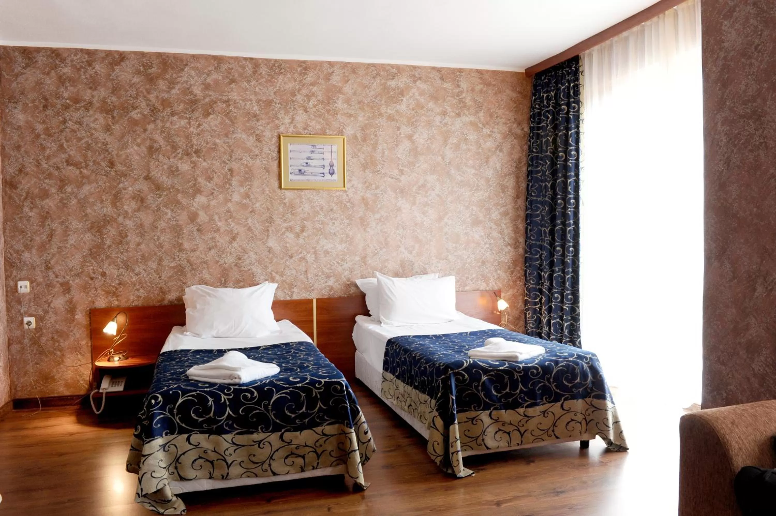 Bed in Hotel Akord - Free Parking & Metro Access