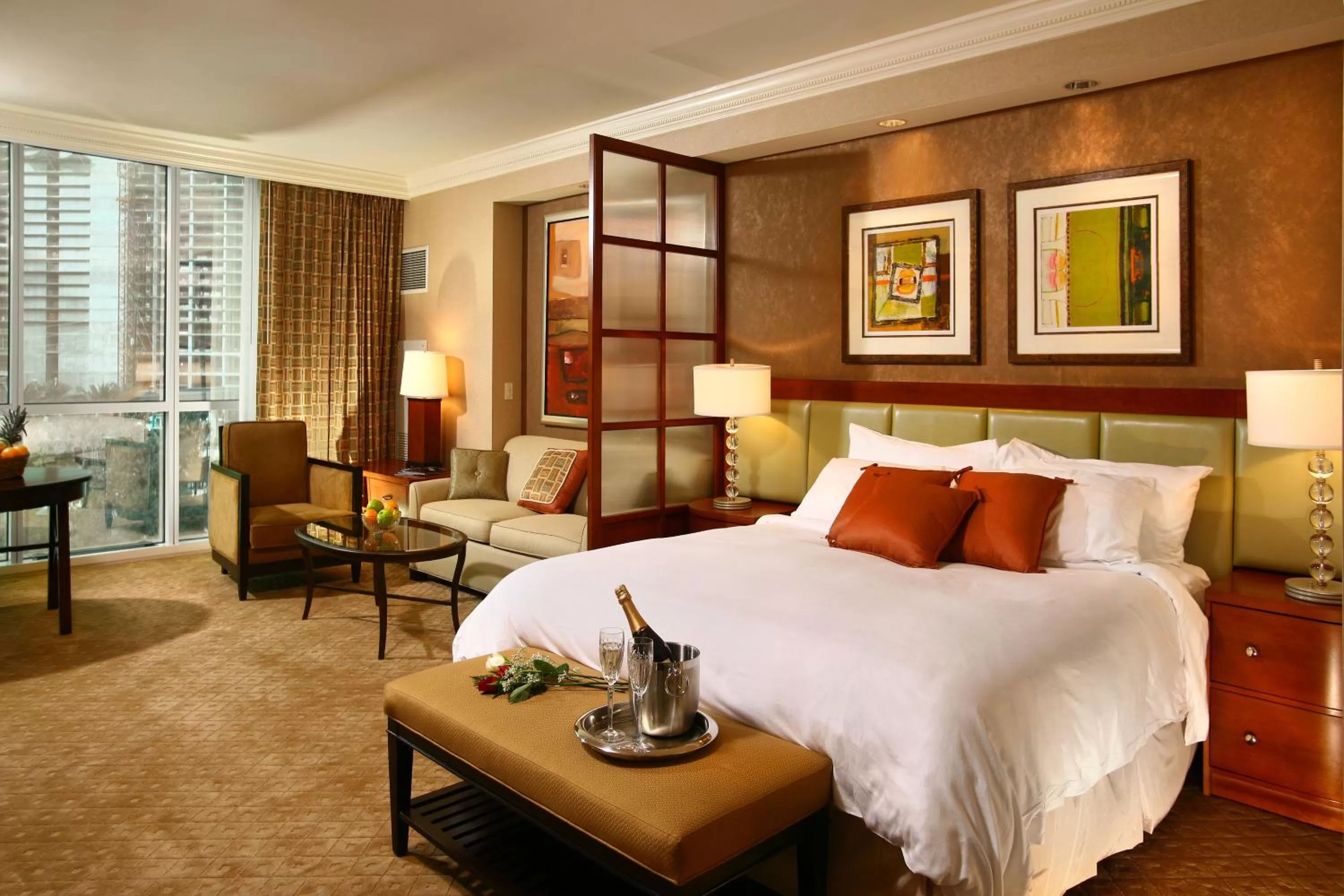 Bedroom, Bed in Luxury Suites International at The Signature