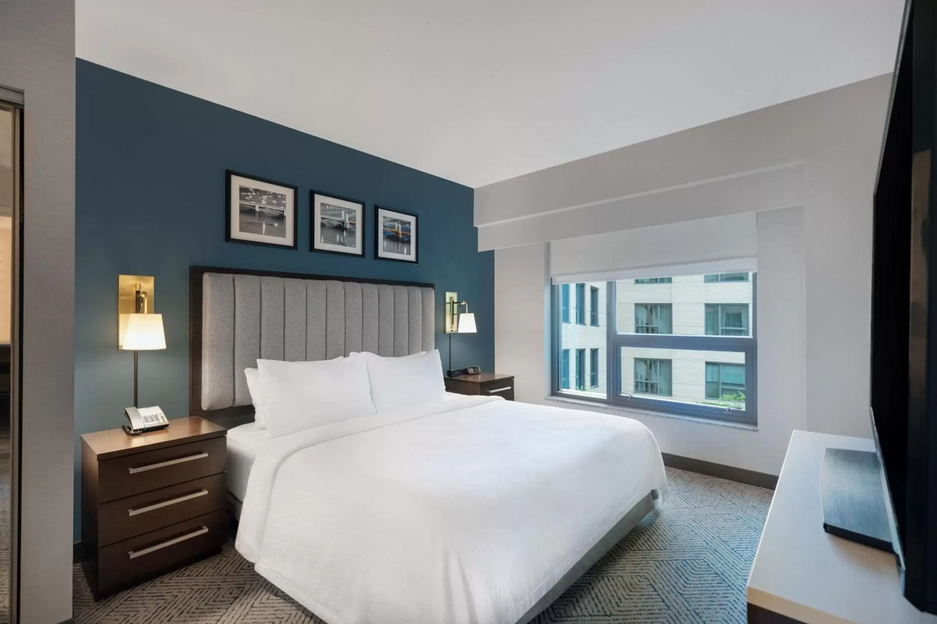 Photo of the whole room, Bed in Residence Inn by Marriott Boston Back Bay/Fenway