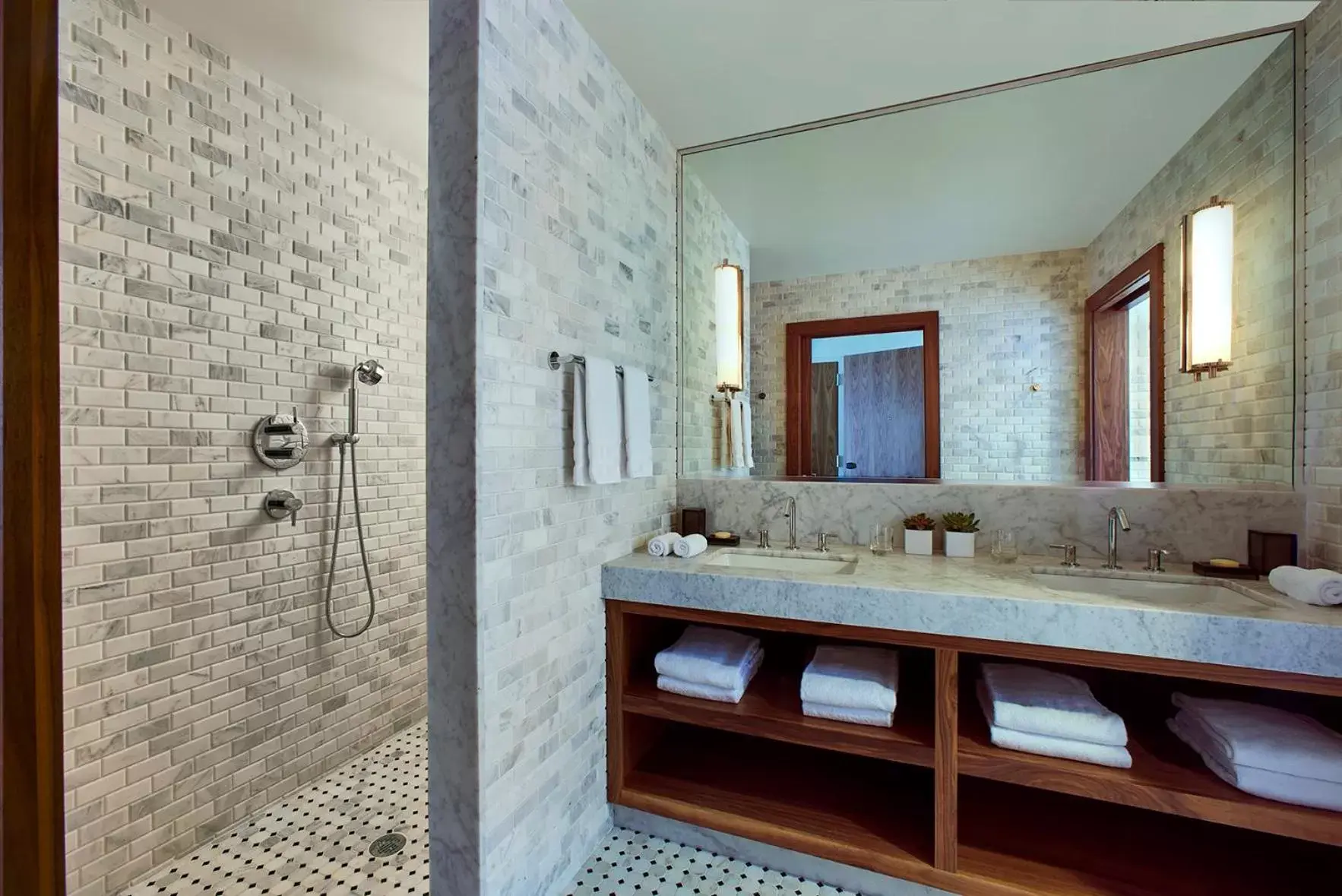 Shower, Bathroom in Nautilus Sonesta Miami Beach