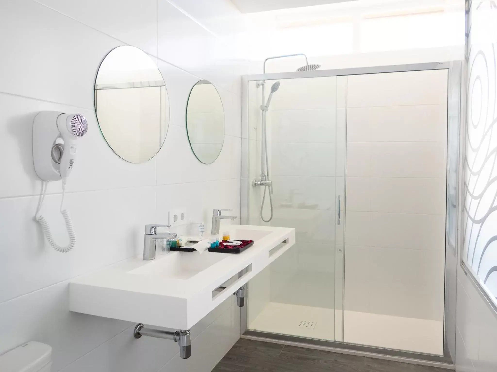 Shower in Hotel Pasarela Shower in Hotel Pasarela