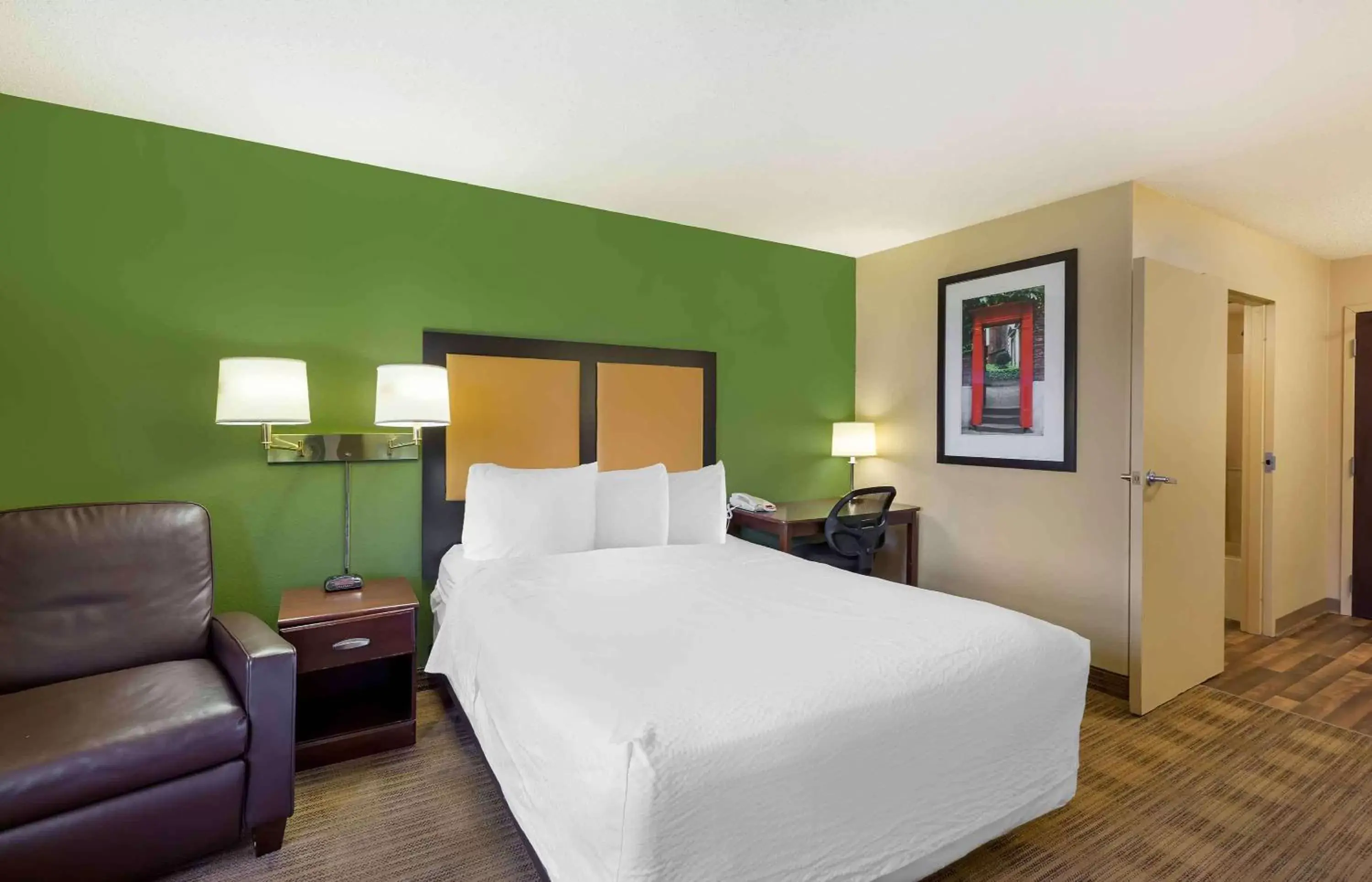 Bedroom, Bed in Extended Stay America Suites - Cleveland - Brooklyn