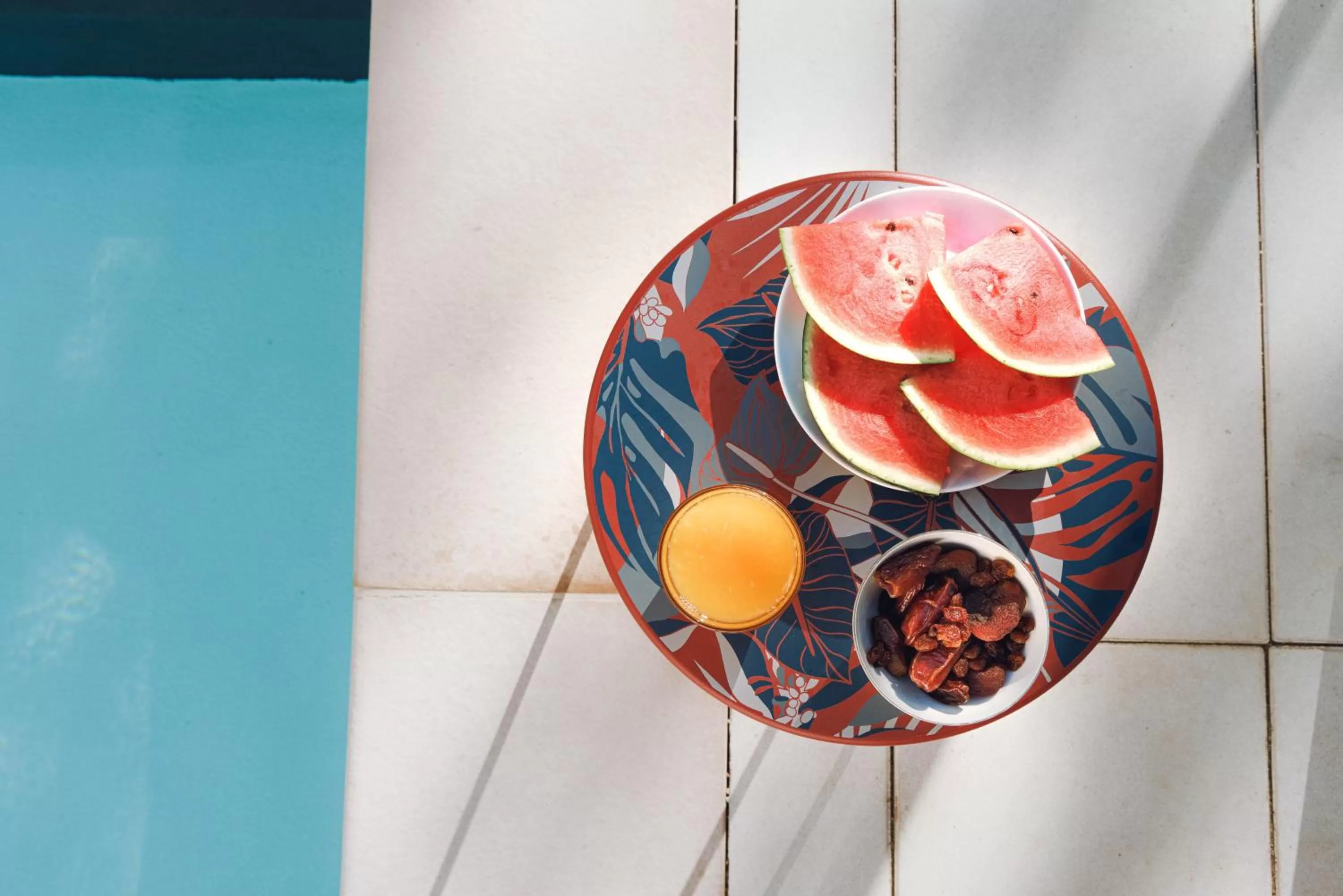 Food and drinks in greet Hotel La Rochelle Centre