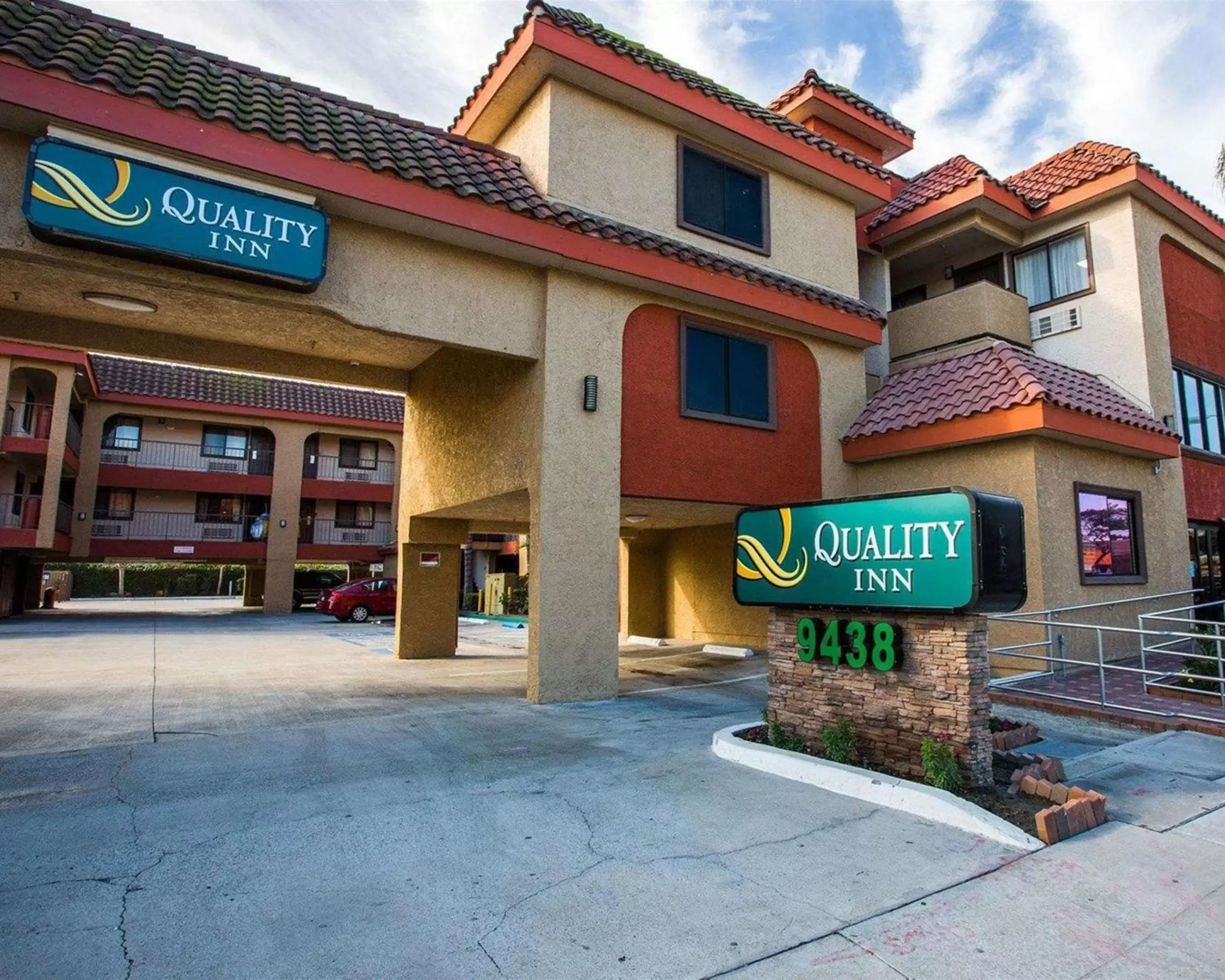 Property building in Quality Inn Downey Property building in Quality Inn Downey