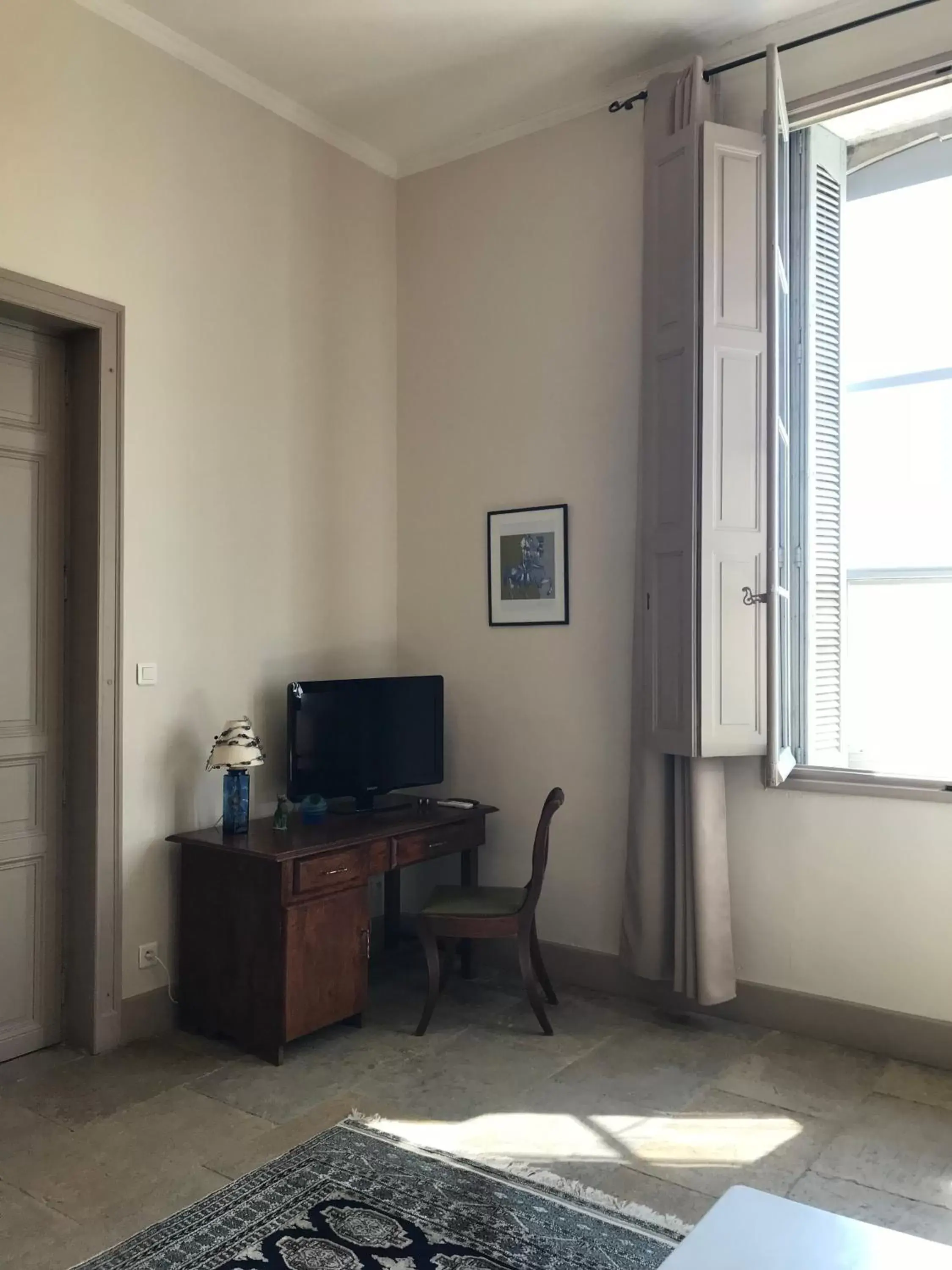 Bedroom, TV/Entertainment Center in Couleurs De Camargue