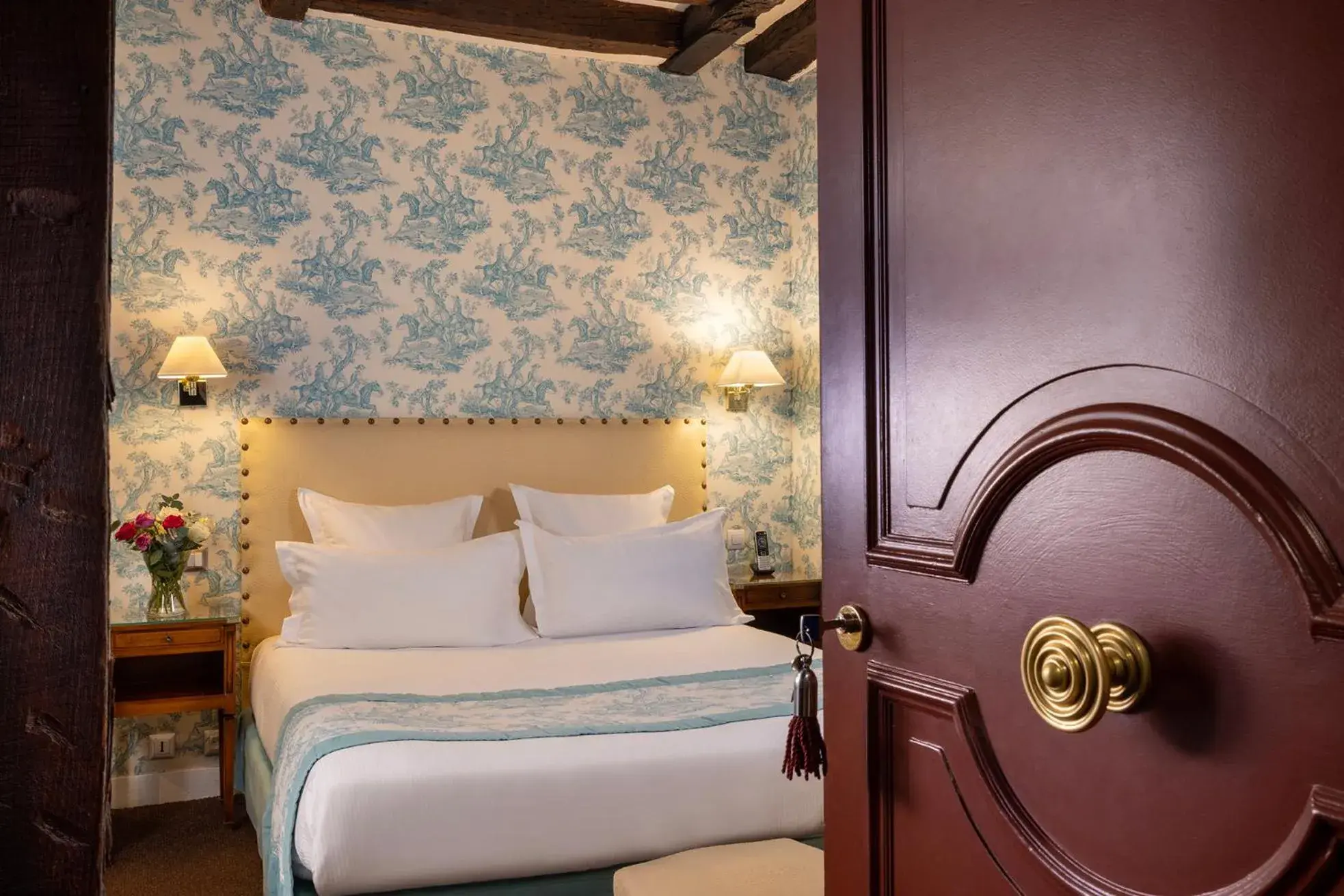 Bedroom, Bed in Relais Hôtel du Vieux Paris