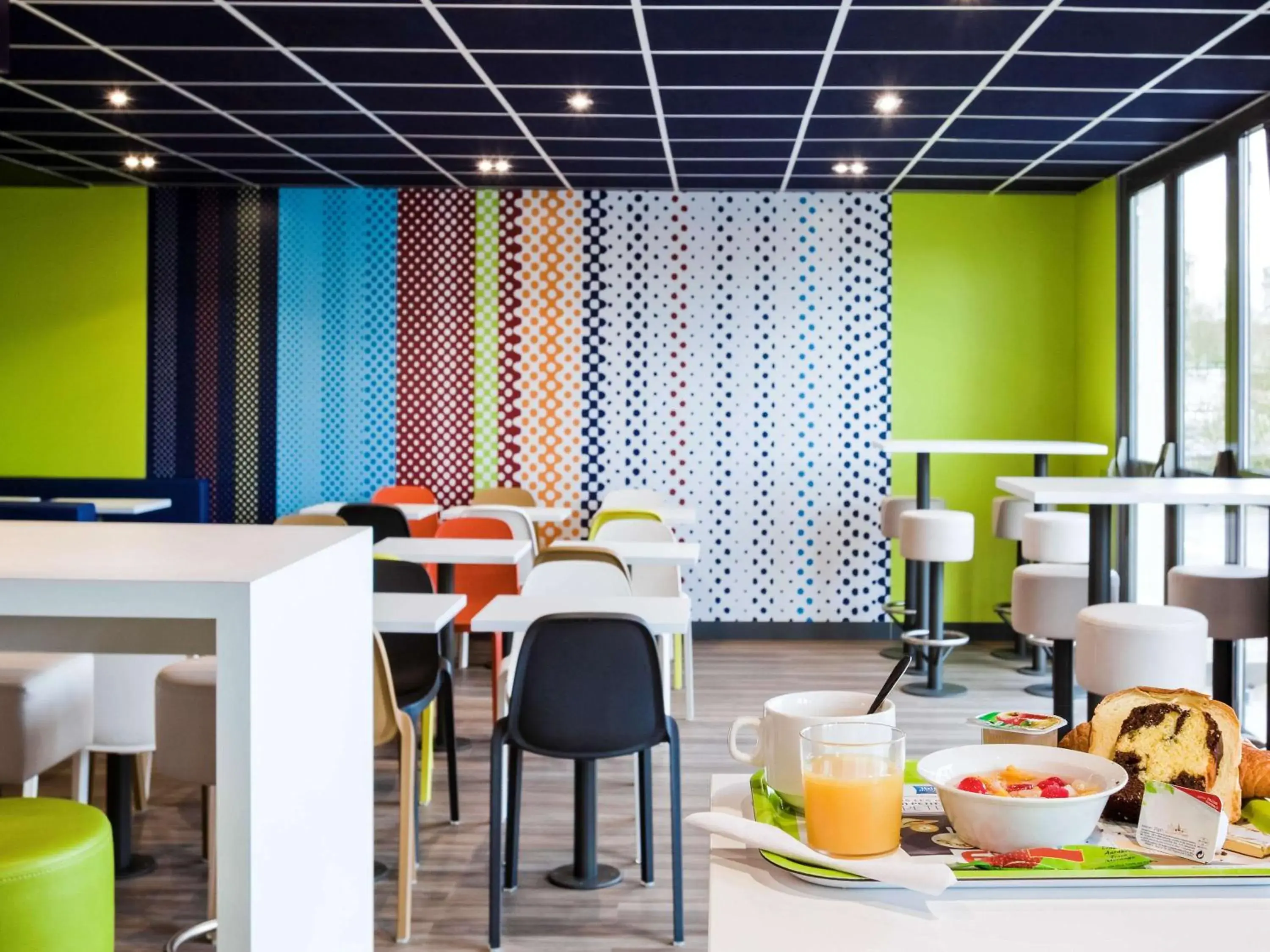 Restaurant/places to eat in ibis budget Grigny Centre