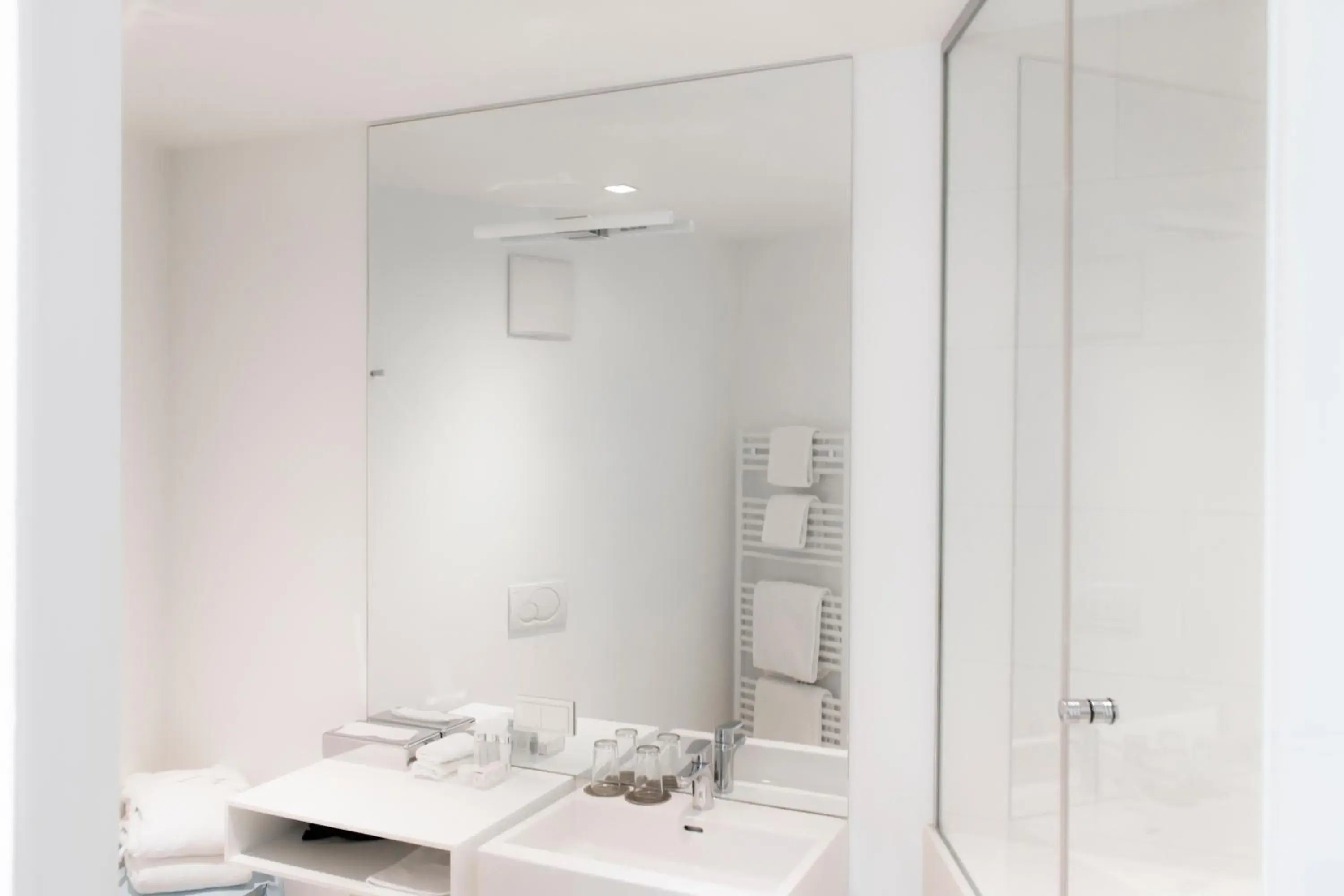 Shower, Bathroom in Schlossberghotel - Das Kunsthotel