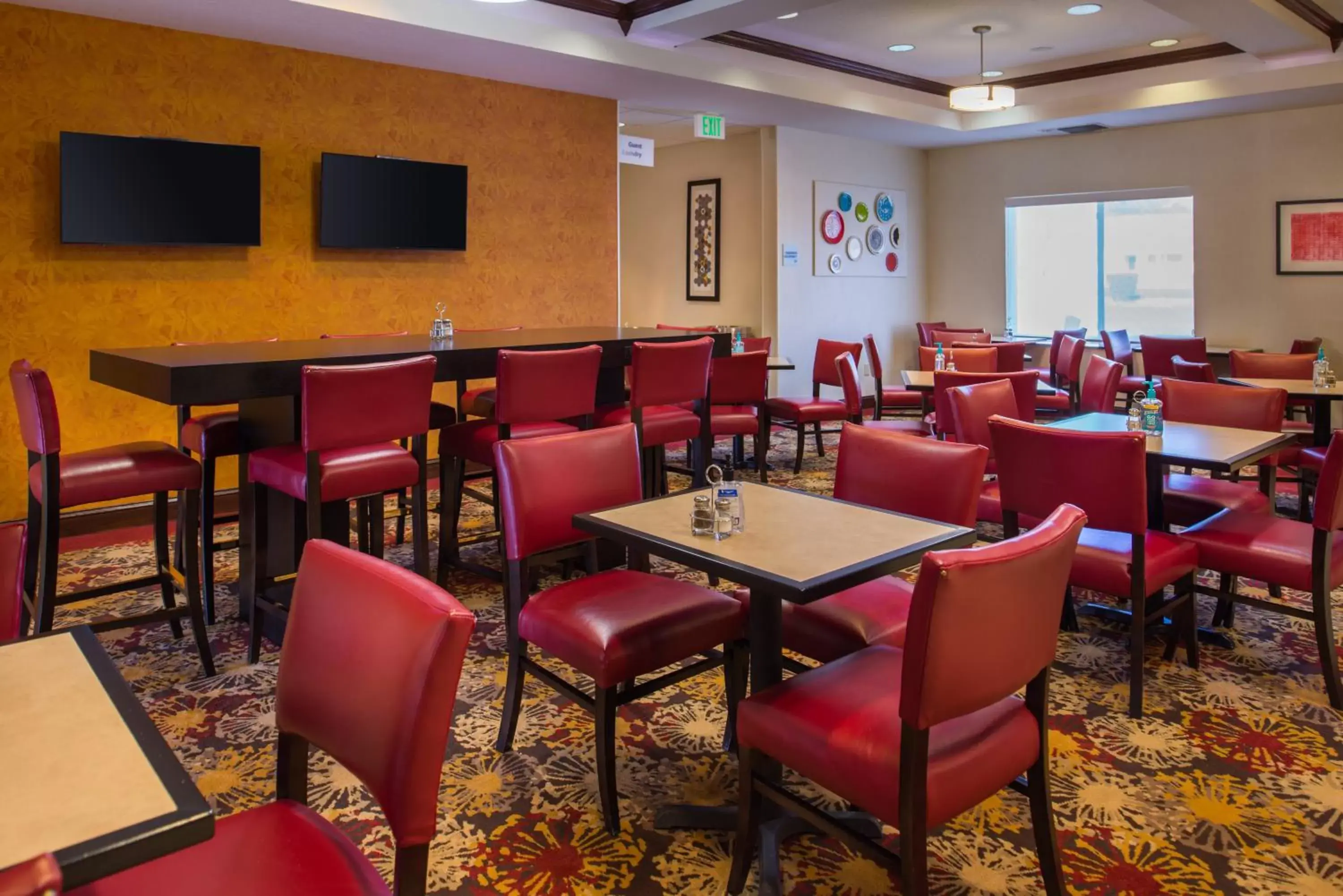 Breakfast, Restaurant/Places to Eat in Holiday Inn Express & Suites Pittsburg, an IHG Hotel