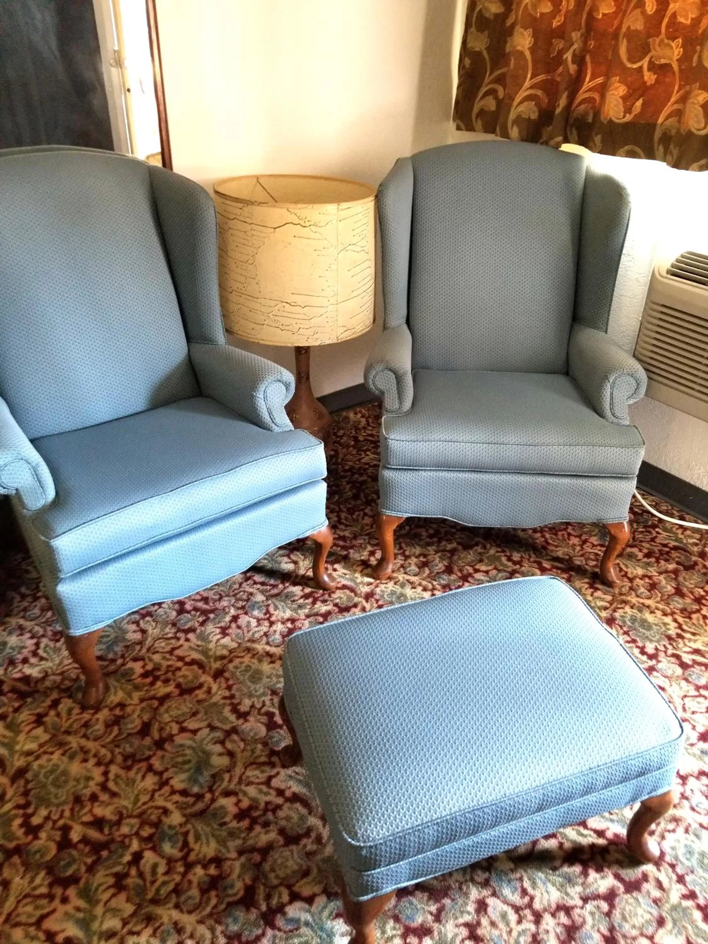 Seating area in Sky-Palace Inn & Suites Hutchinson