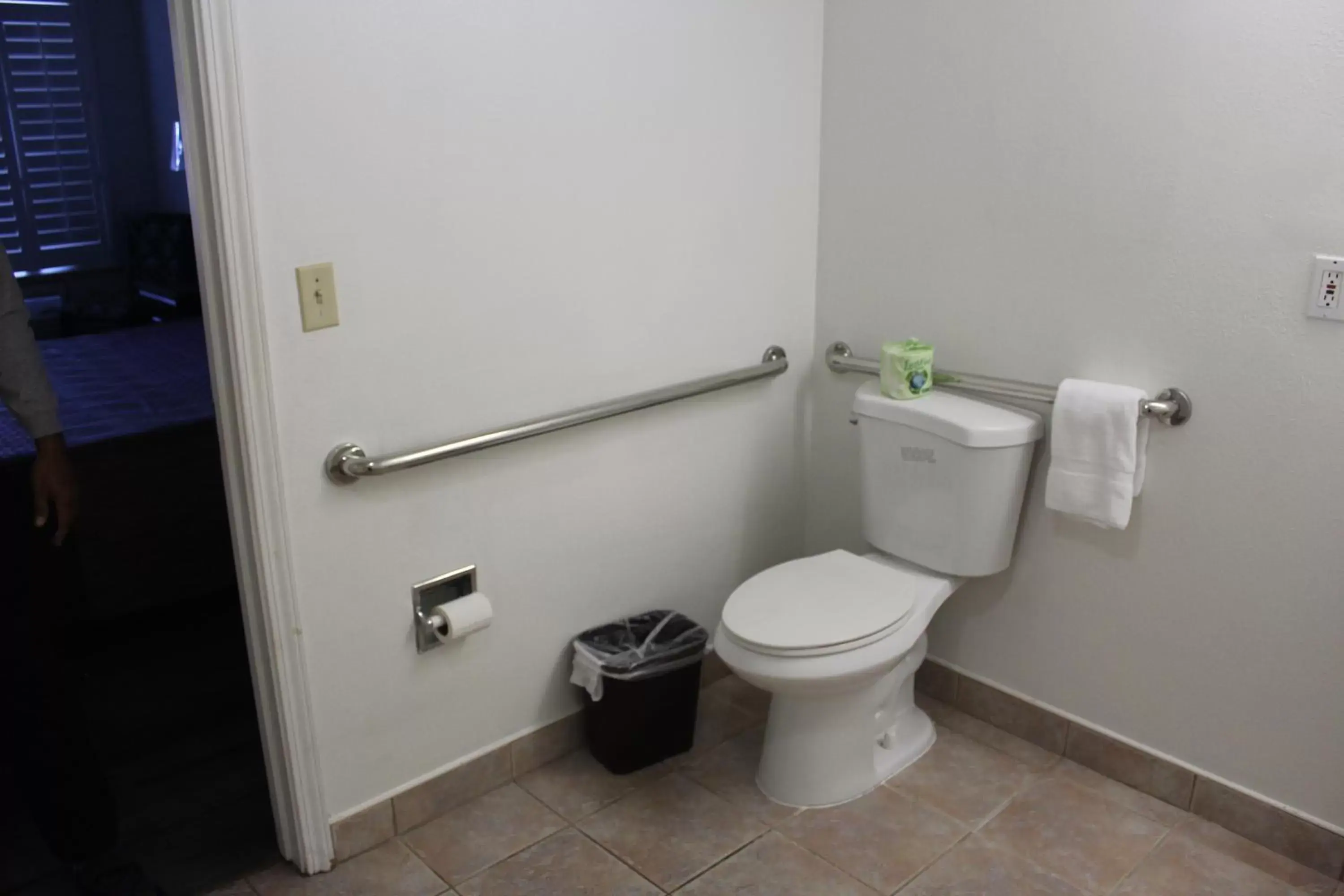 Toilet, Bathroom in Budget Inn Redwood City