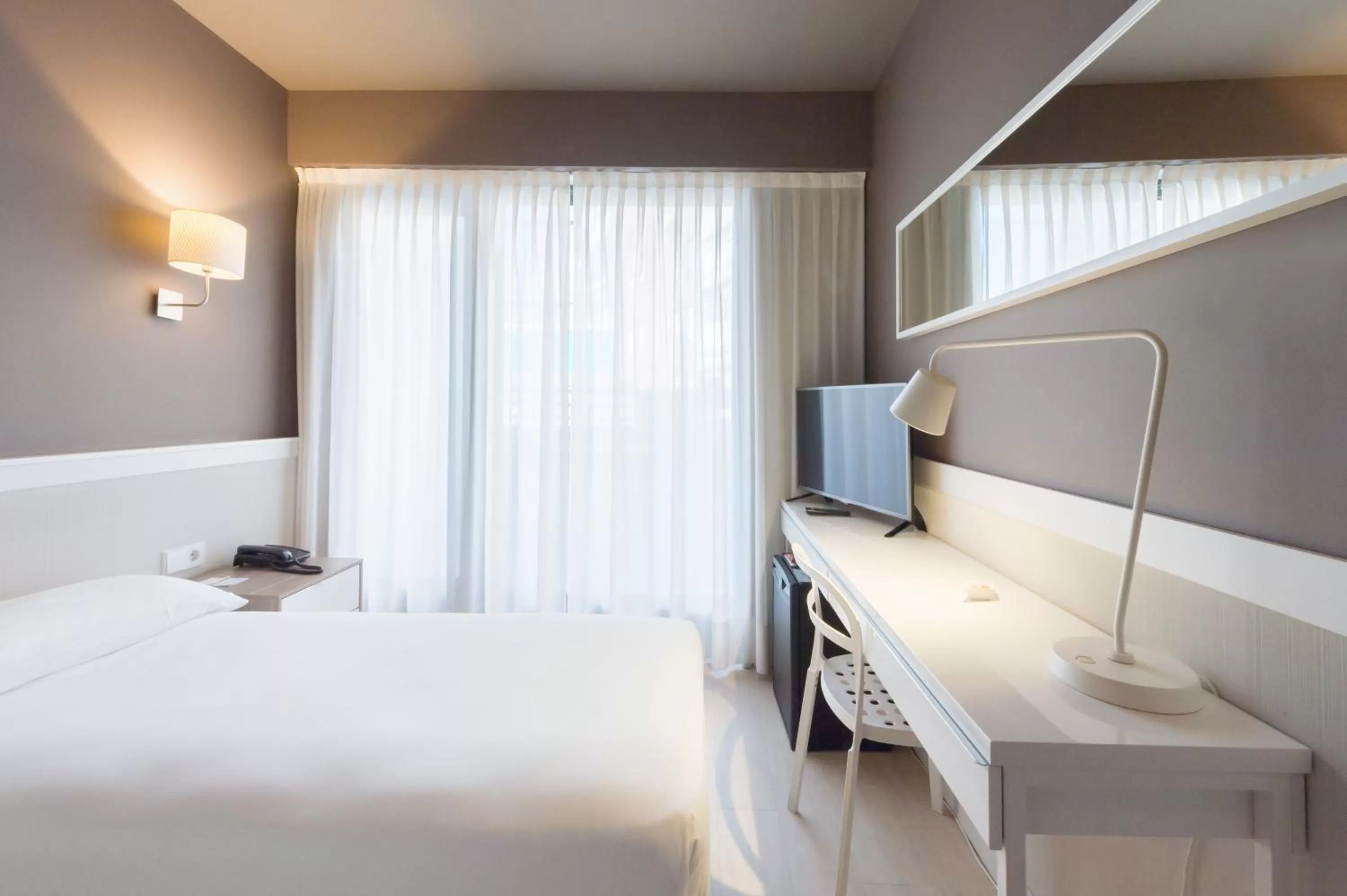 TV and multimedia, Bed in Paral·lel