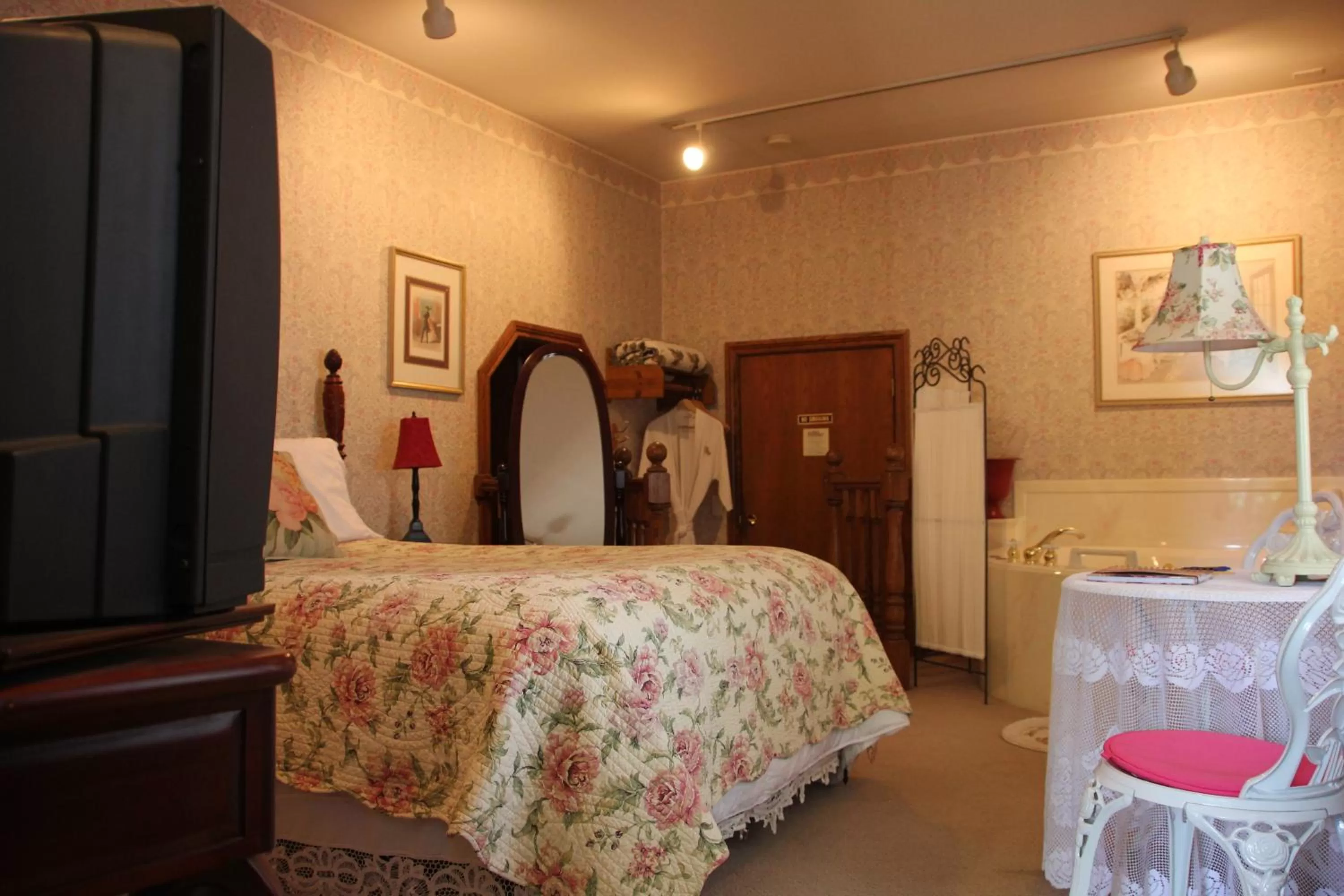 Bed in Hines Mansion