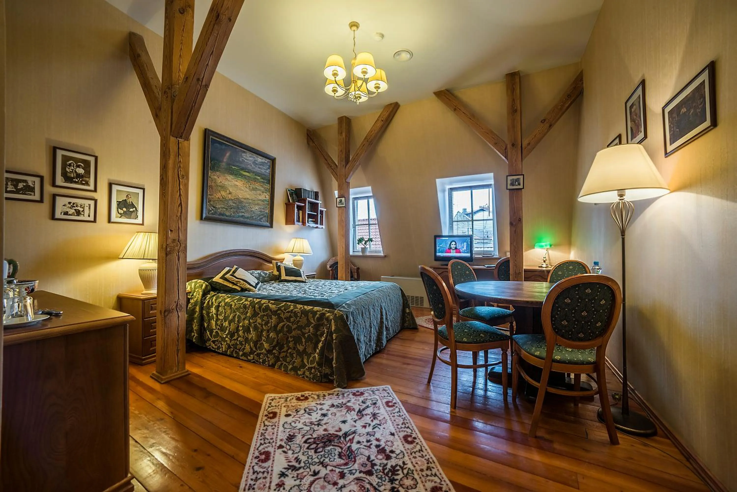 Photo of the whole room, Bed in Shakespeare Boutique Hotel