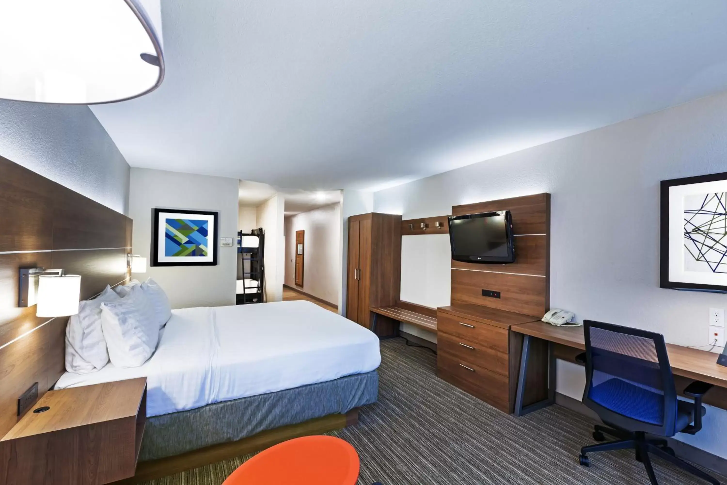 Bed in Holiday Inn Express & Suites Tulsa S Broken Arrow Hwy 51, an IHG Hotel