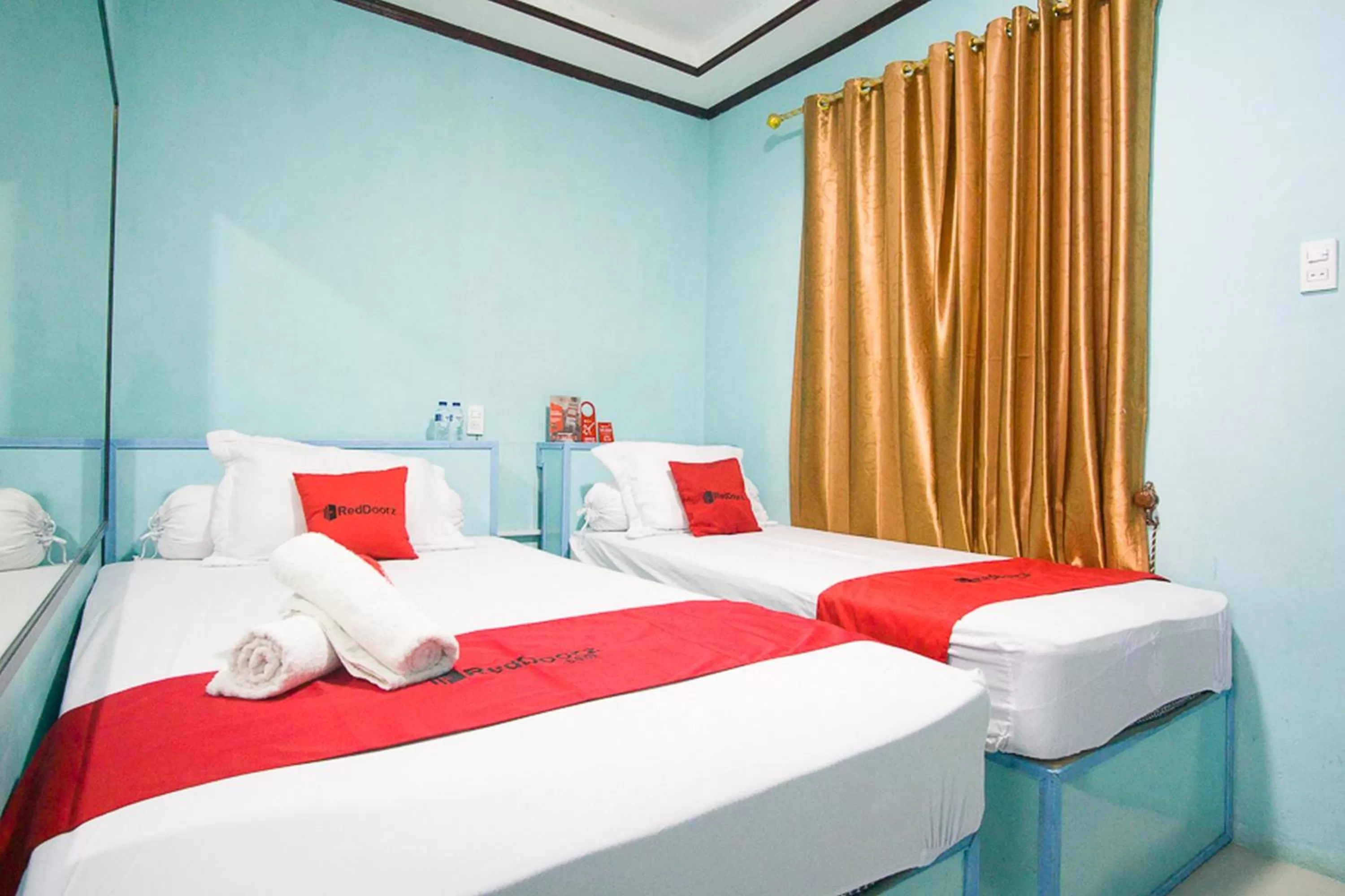 Bedroom, Bed in RedDoorz near Mikie Holiday Funland Berastagi