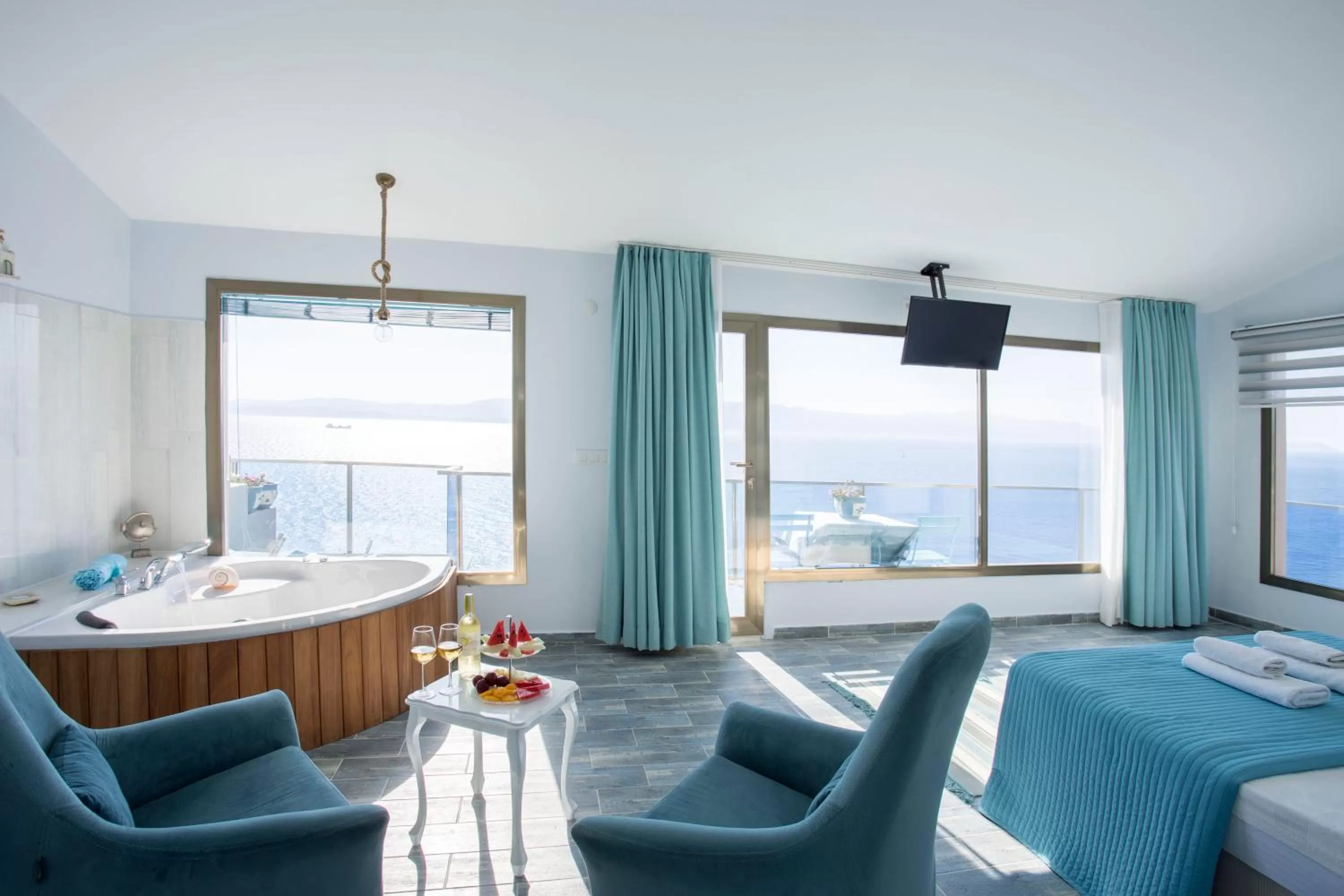 TV and multimedia, Bed in Fener Hotel Café & Kahvalti