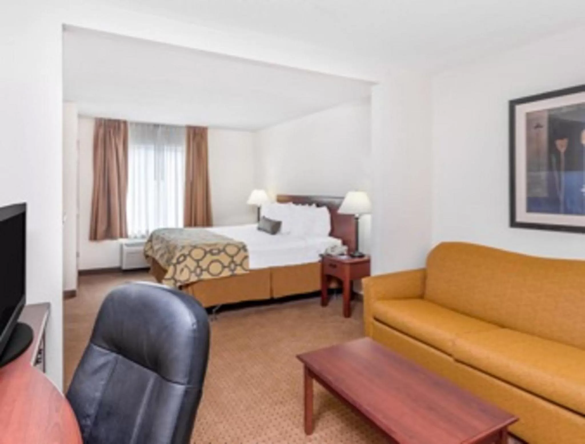 Living room, Bed in Baymont by Wyndham Cartersville