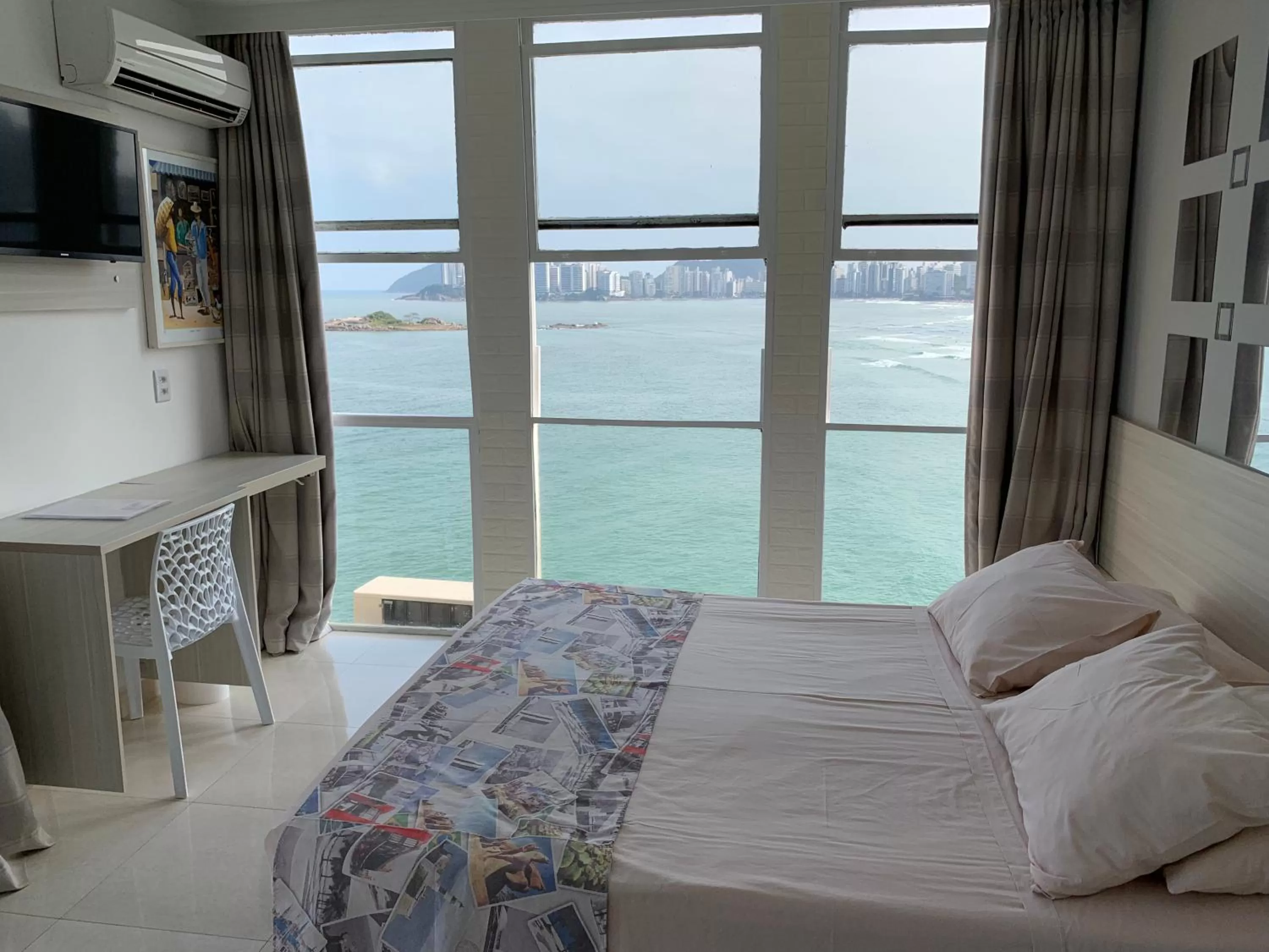 Sea view, Bed in Grand Hotel Guarujá - A sua Melhor Experiência Beira Mar na Praia!