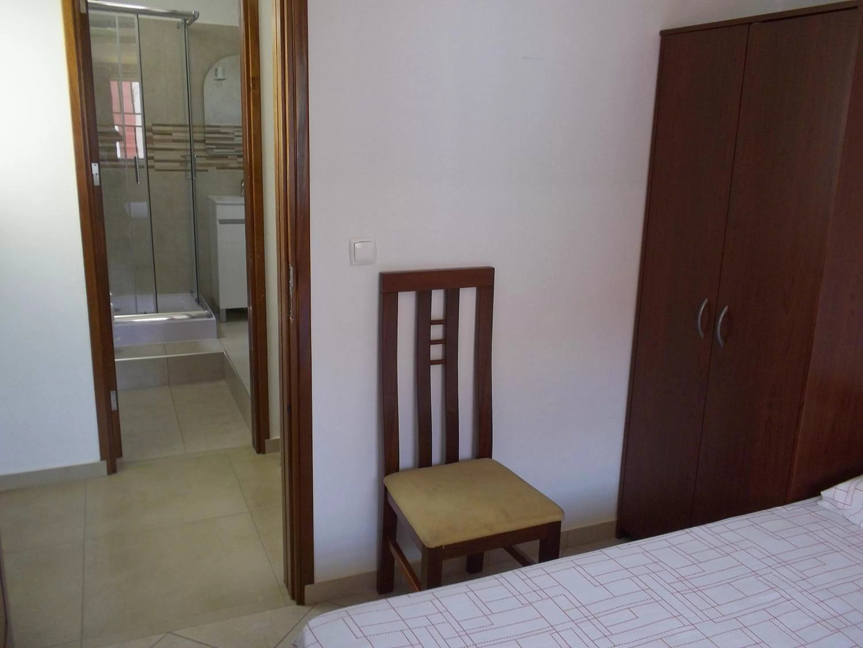 Photo of the whole room, Bed in Basic Hotel