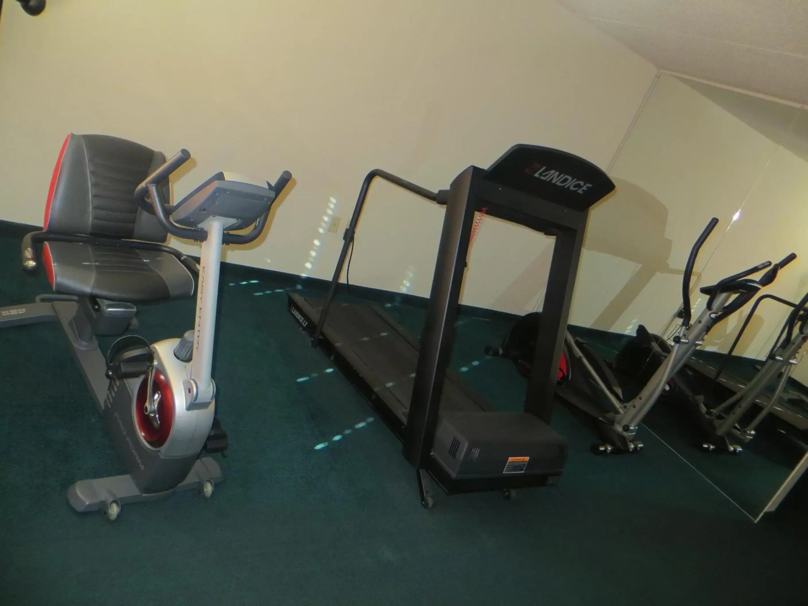 Fitness centre/facilities in AmericInn by Wyndham Manitowoc Fitness centre/facilities in AmericInn by Wyndham Manitowoc