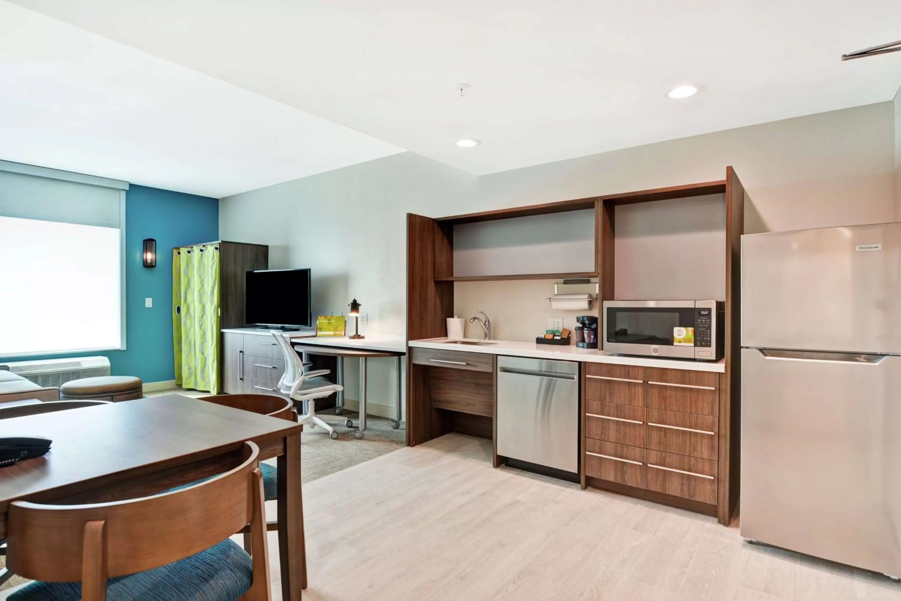 King Suite - Mobility Accessible/Non-Smoking in Home2 Suites By Hilton Bettendorf Quad Cities