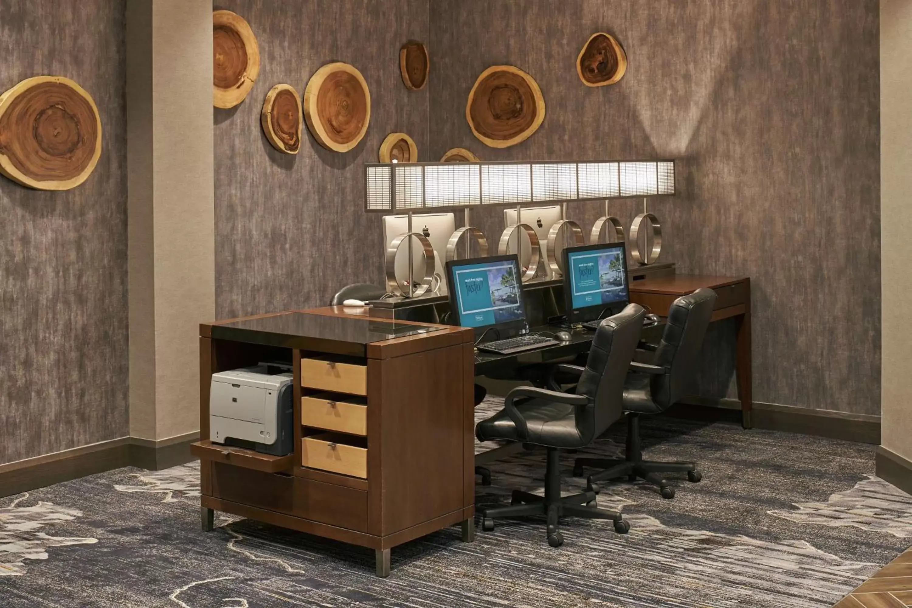 Business facilities in Hilton Cincinnati Airport