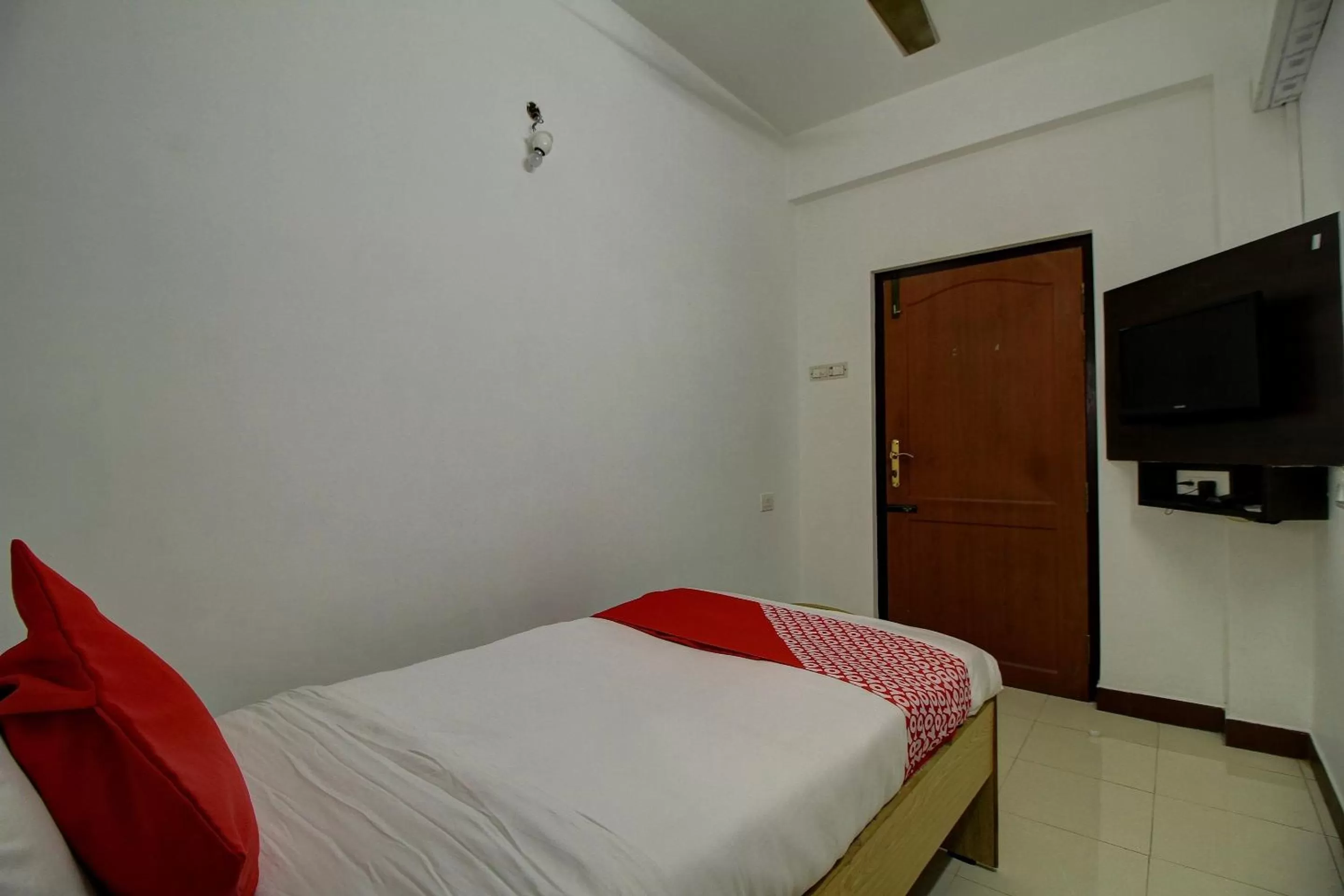 Bed in Lake View Hotel