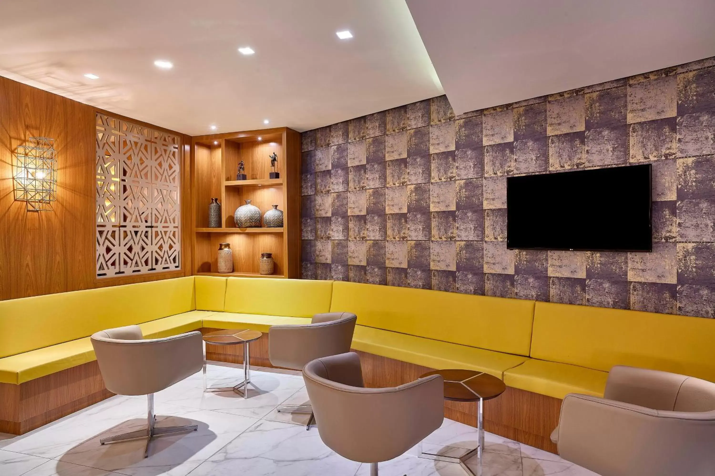 Lobby or reception, Lounge/Bar in Hilton Porto Alegre, Brazil