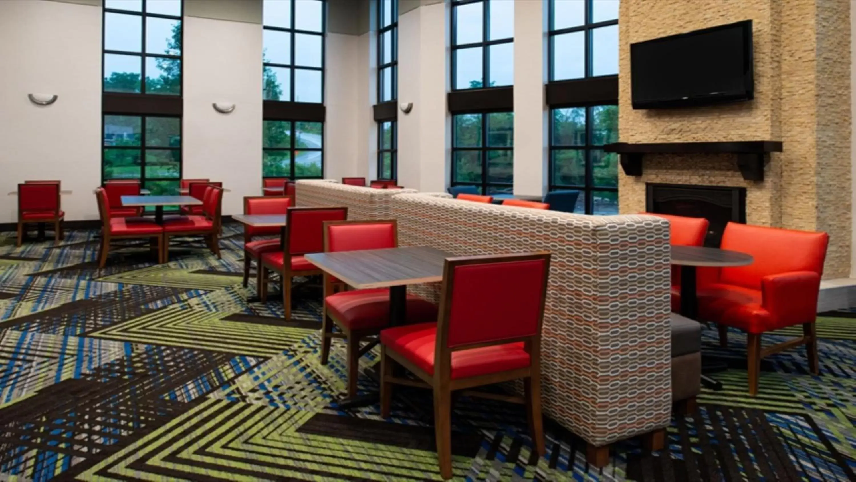 Breakfast, Restaurant/Places to Eat in Holiday Inn Express Cincinnati West, an IHG Hotel