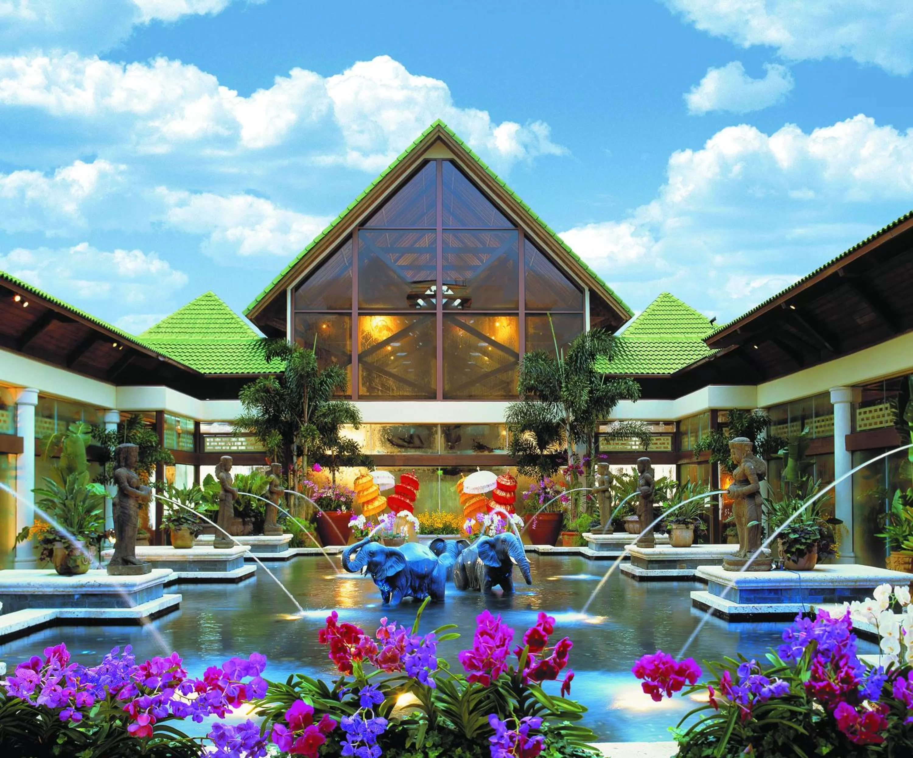 Facade/entrance in Universal's Loews Royal Pacific Resort