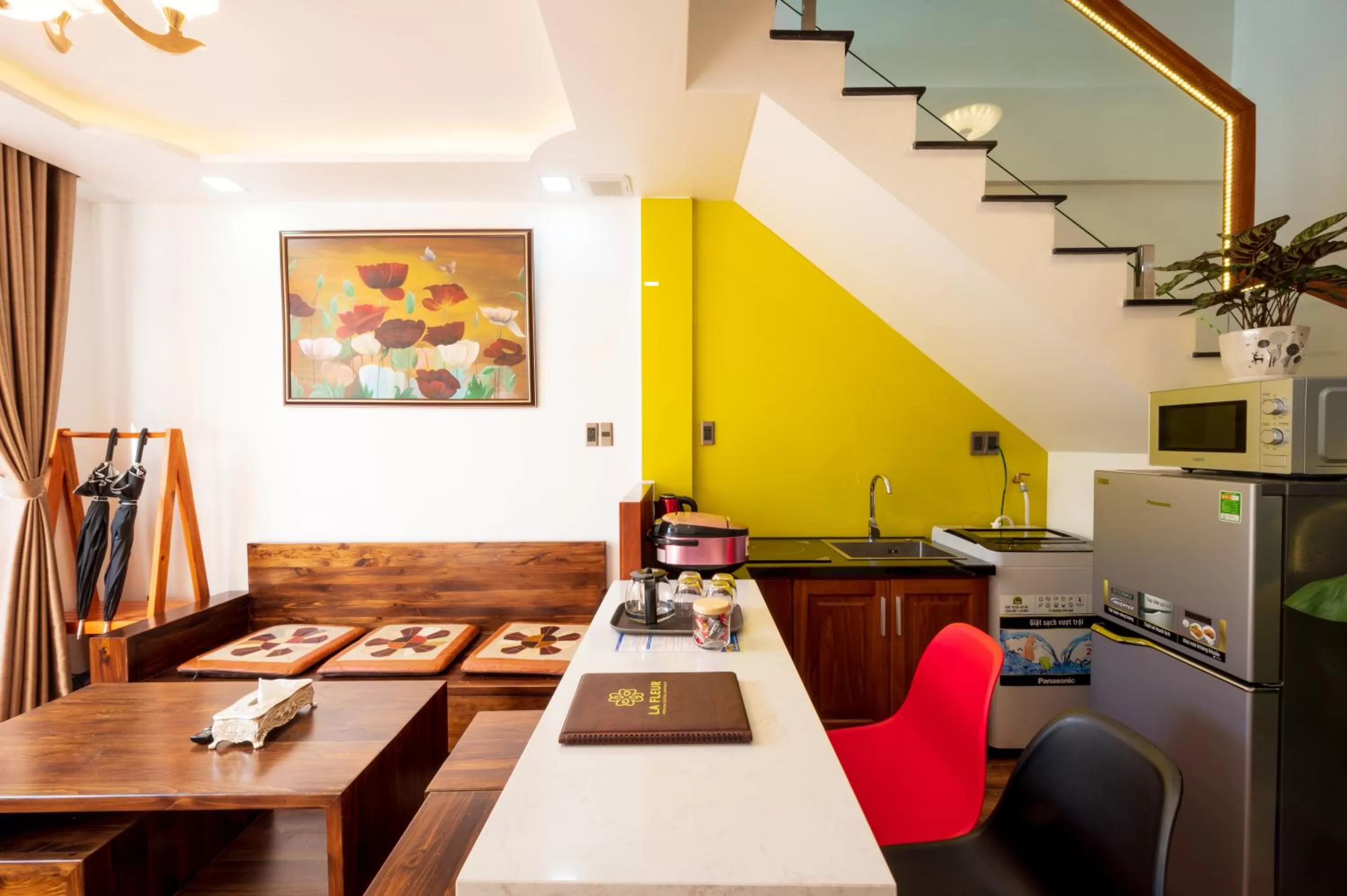 Kitchen or kitchenette in La Fleur Premium Central Apartment Hotel