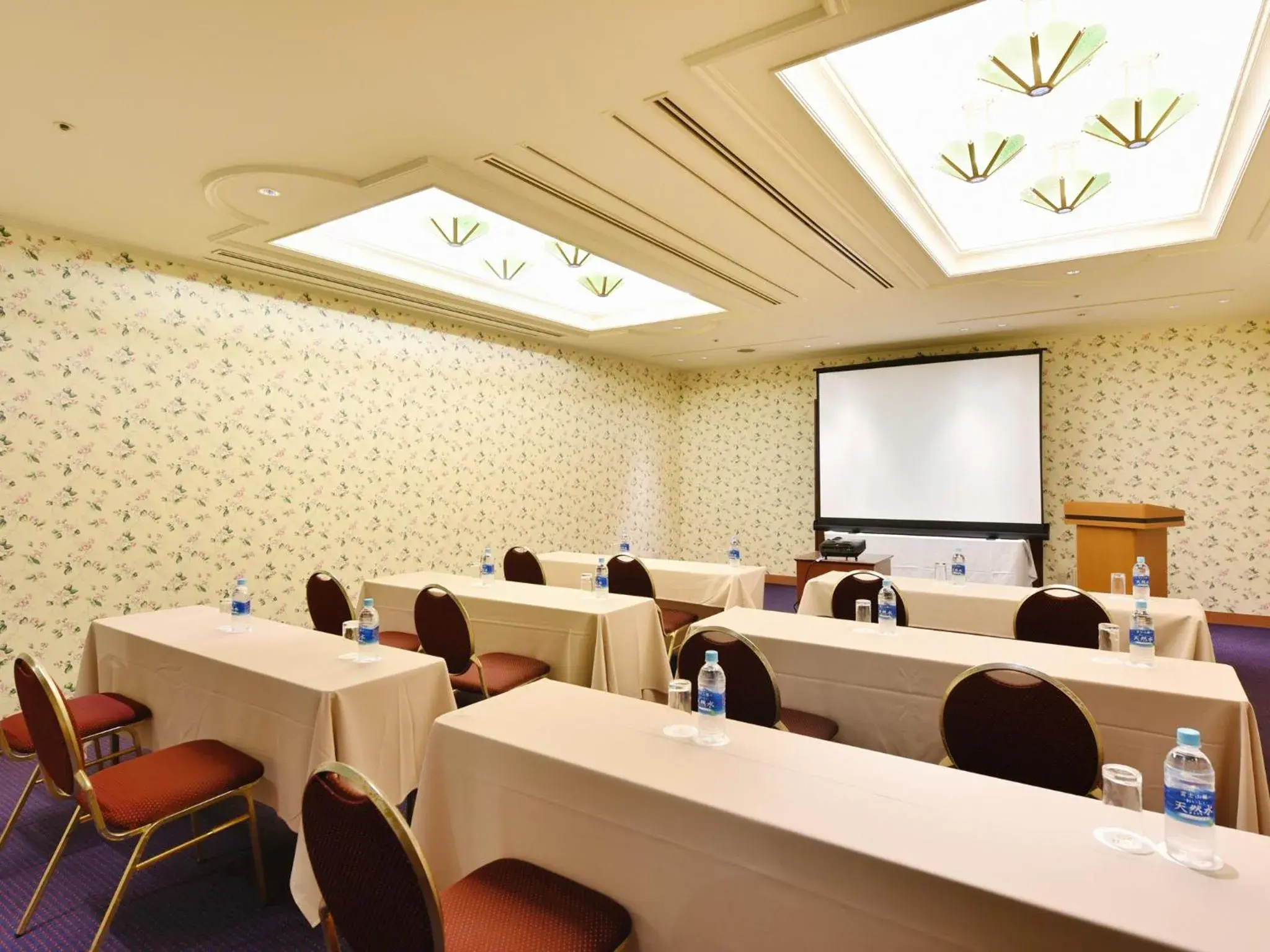 Banquet/Function facilities in Hotel Crown Palais Chiryu