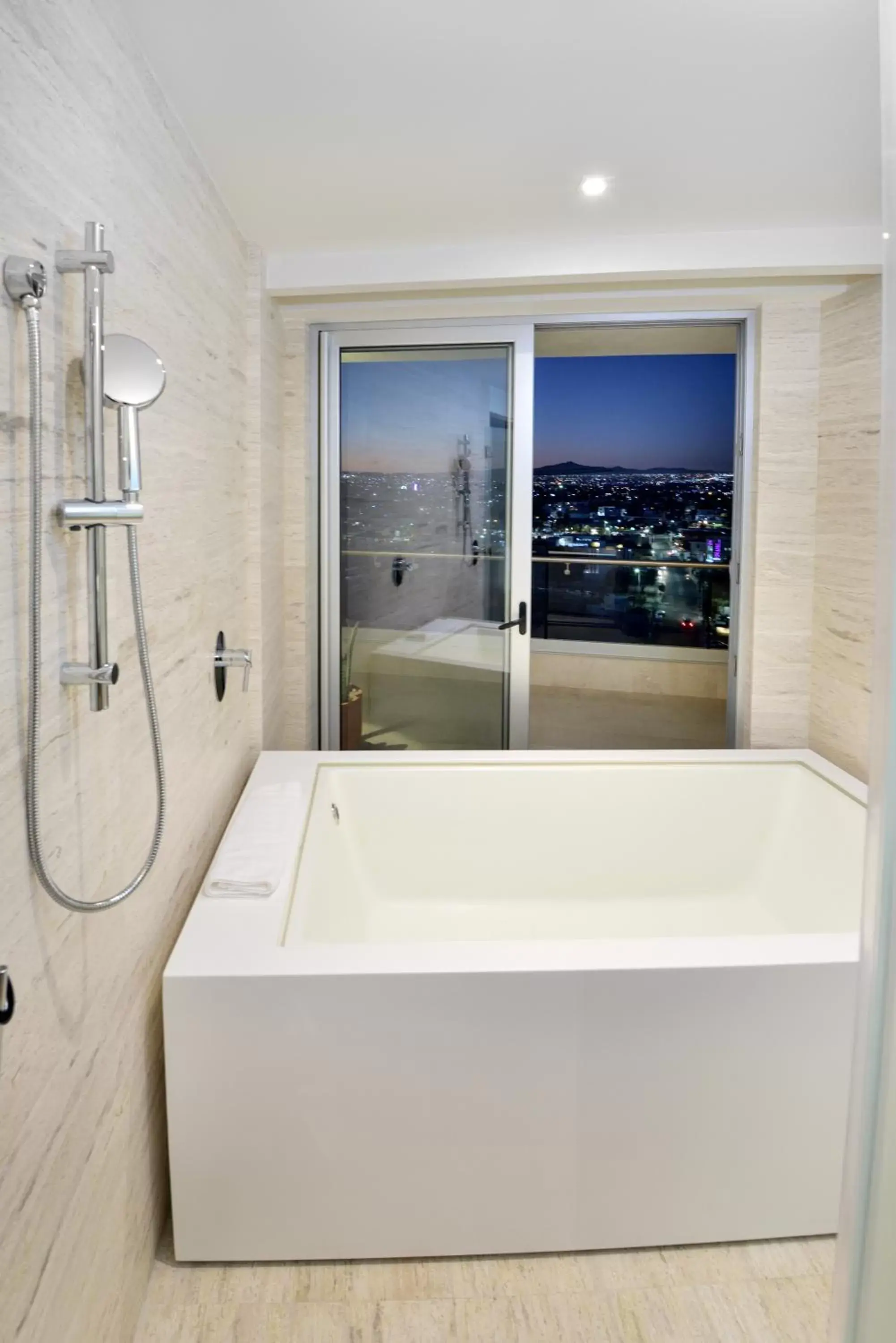 Hot Tub, Bathroom in Corazón Cabo, a Noble House Resort