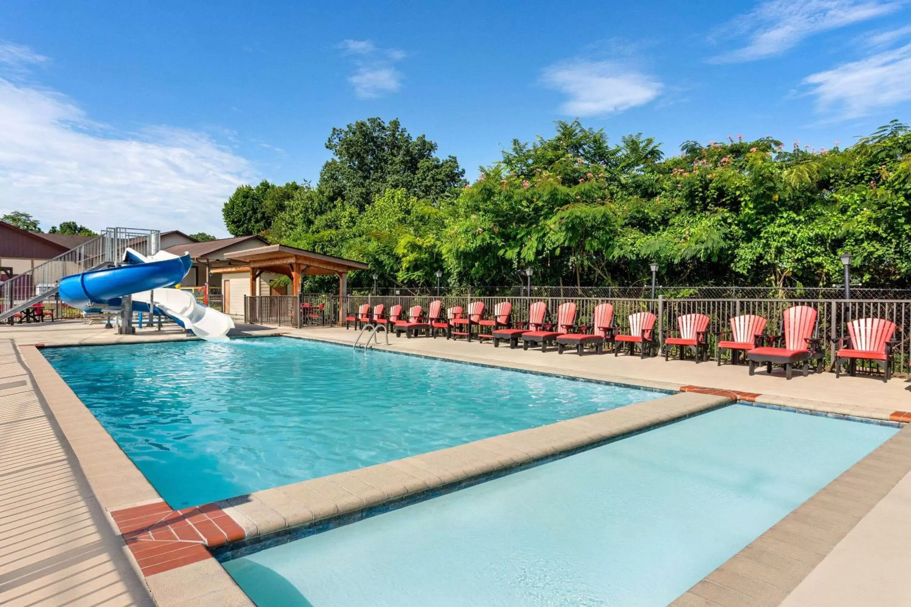 Aqua park, Swimming Pool in Howard Johnson by Wyndham Pigeon Forge