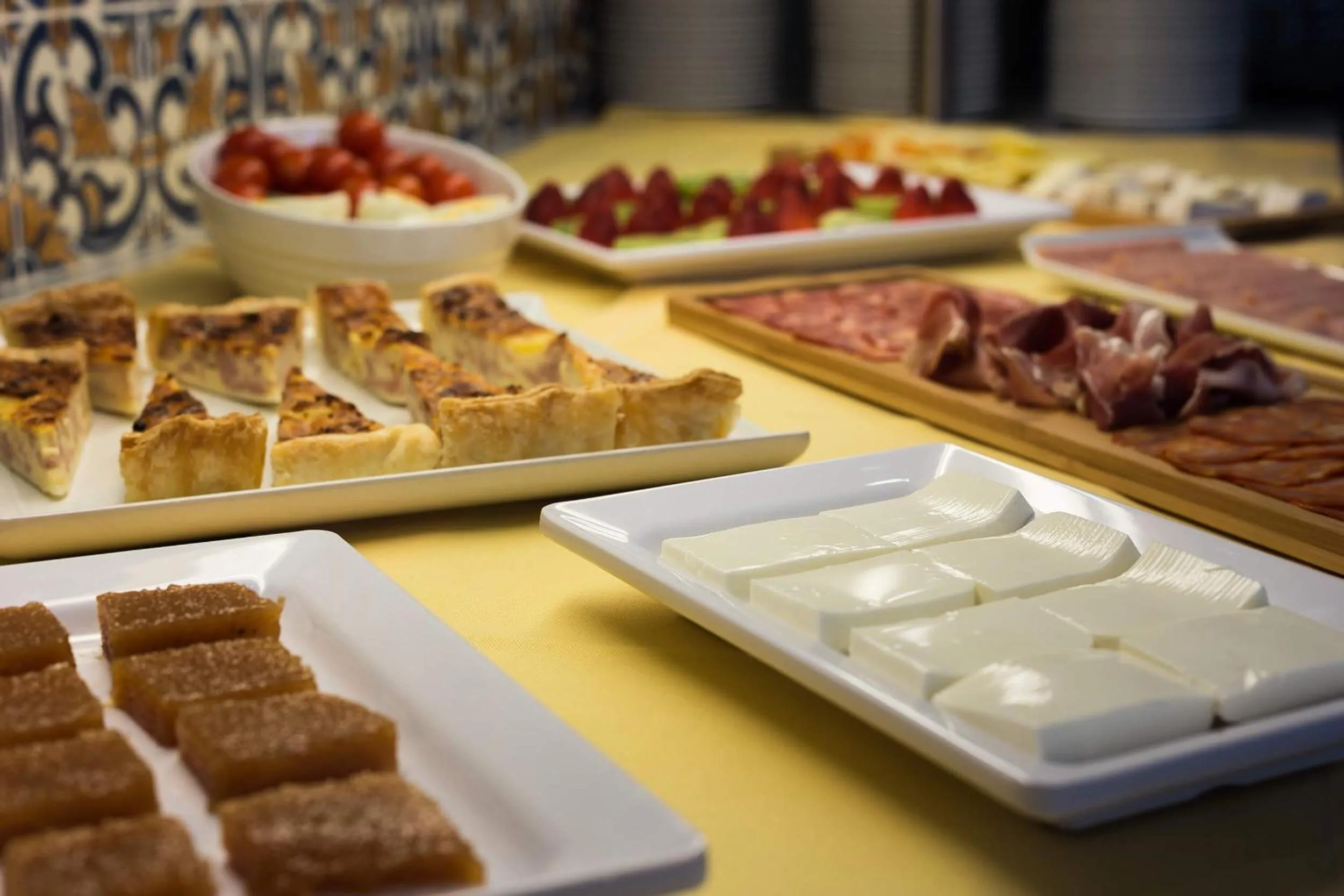 Buffet breakfast in Hotel Florescente